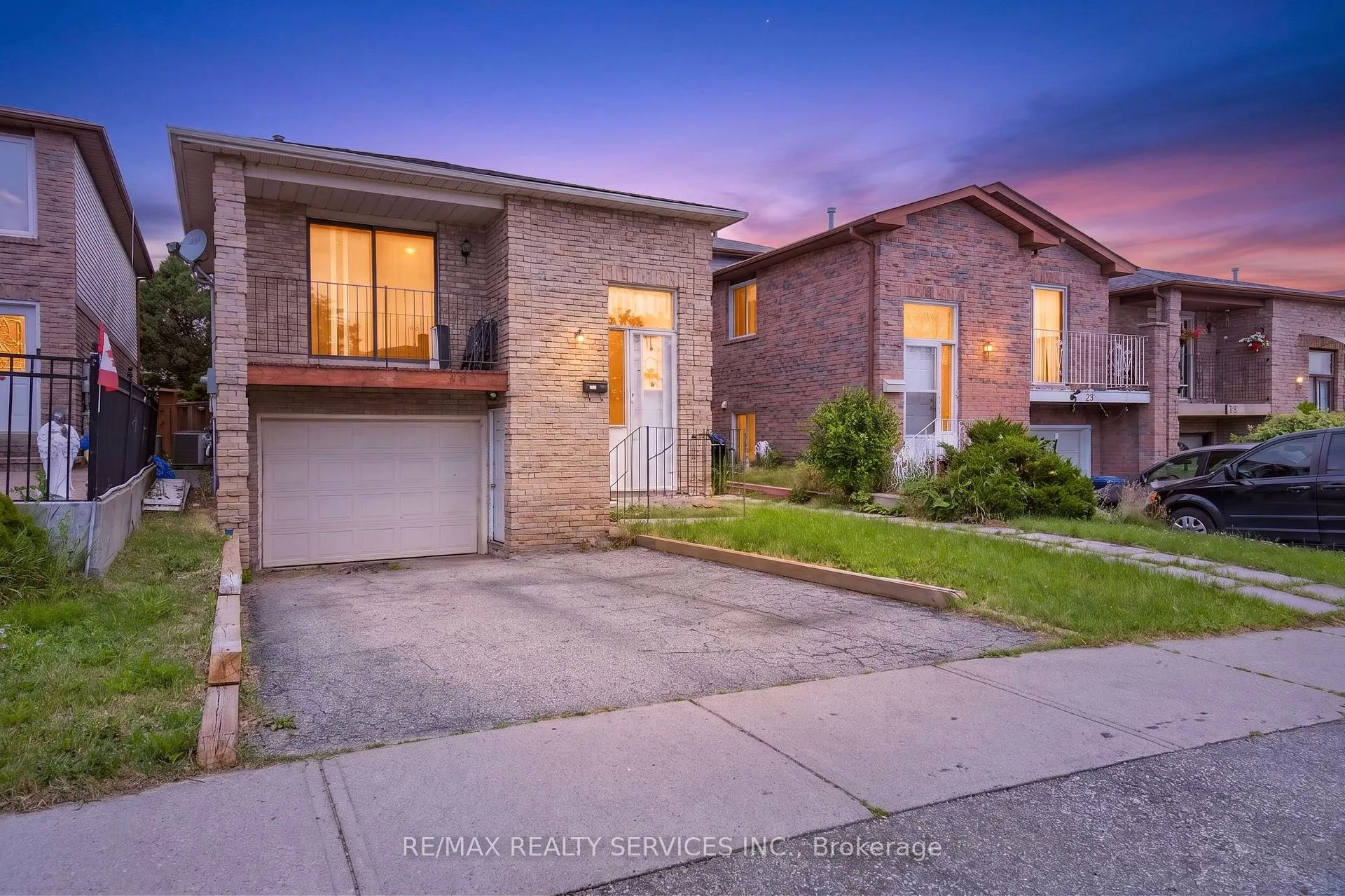 Photo 2 of 23 Dafoe Crescent, Brampton, Fletcher's West — HOMEH