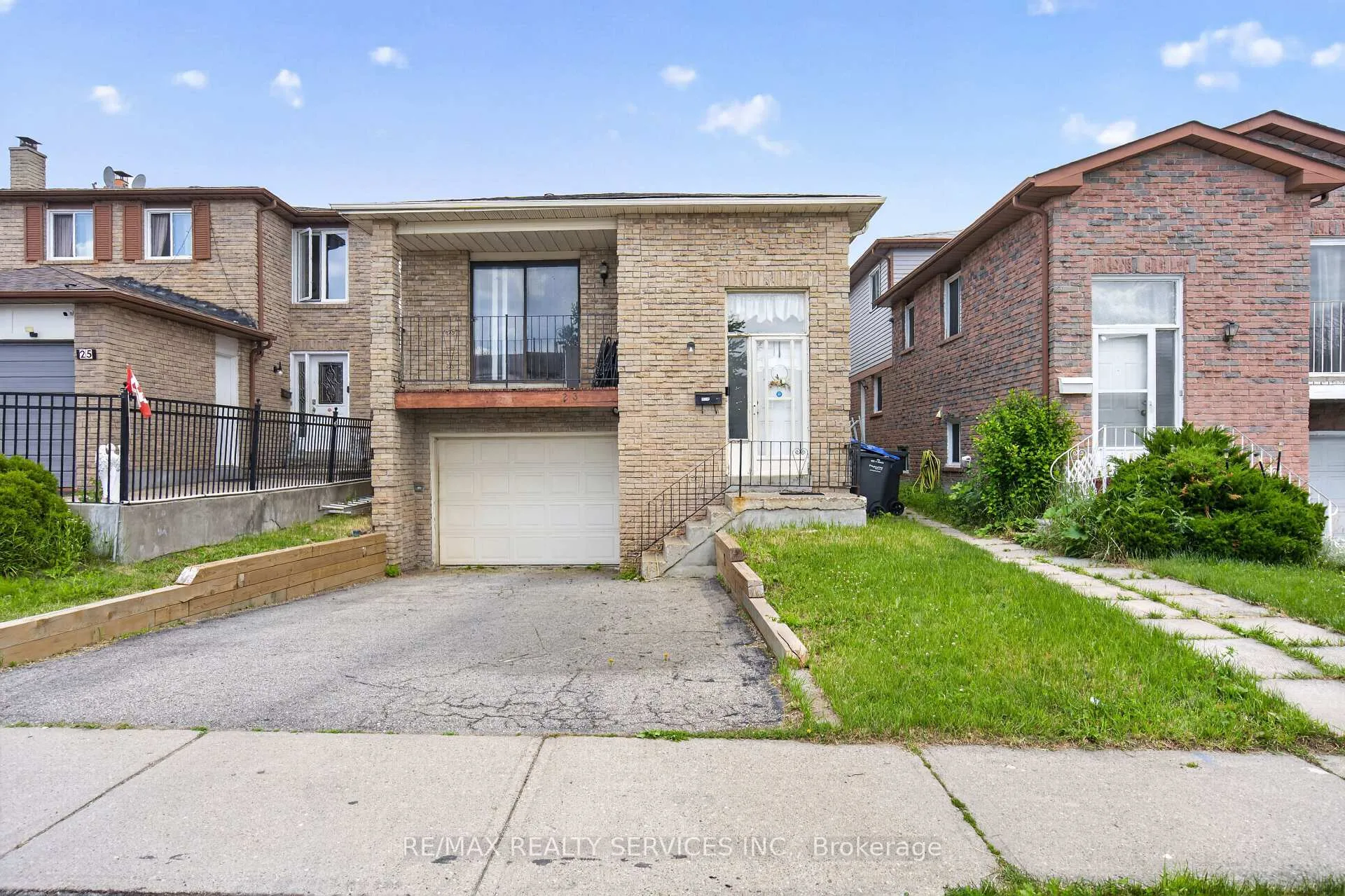 Photo 3 of 23 Dafoe Crescent, Brampton, Fletcher's West — HOMEH