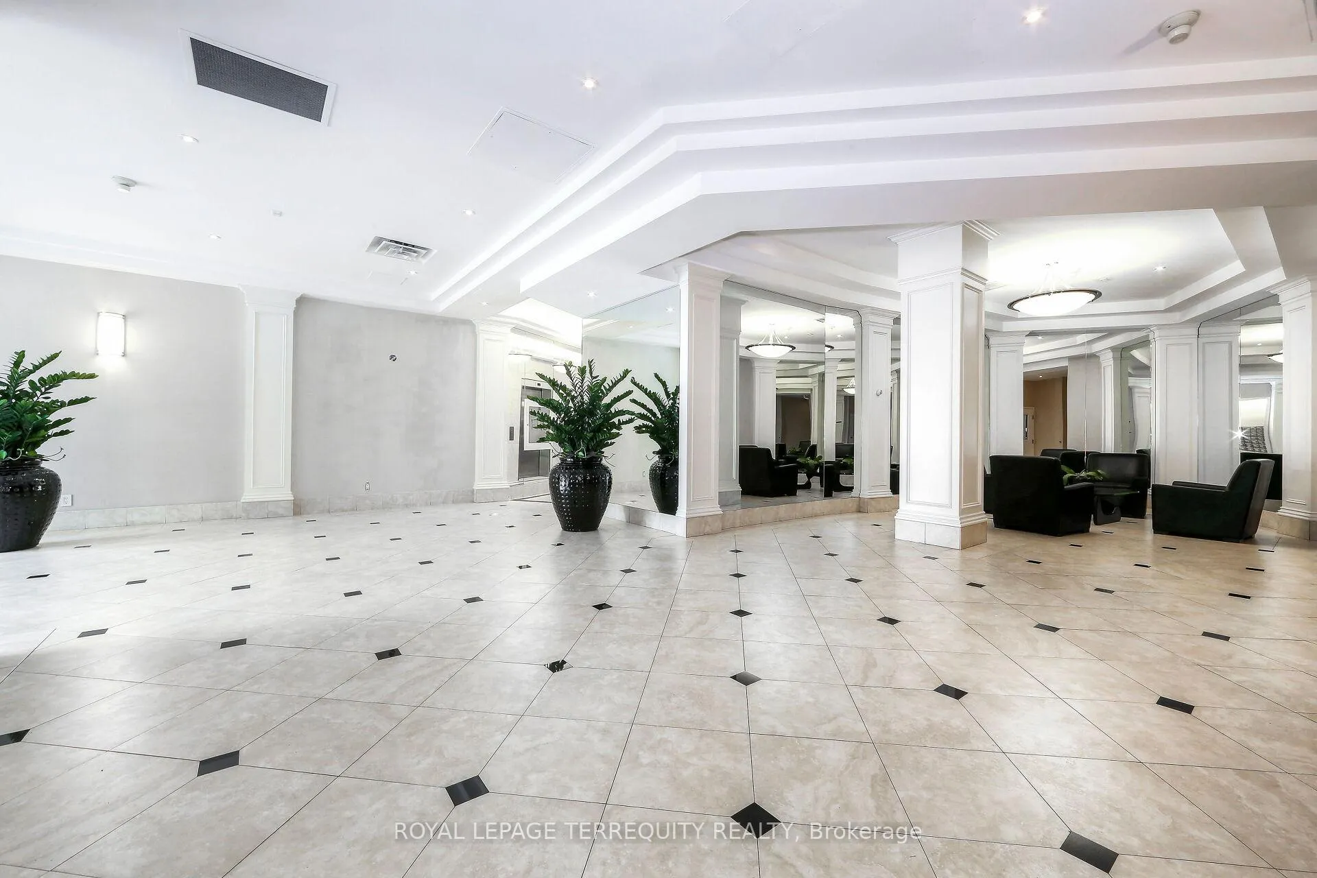 Photo 2 of Unit #1018, 801 King Street W, Toronto, Niagara — HOMEH