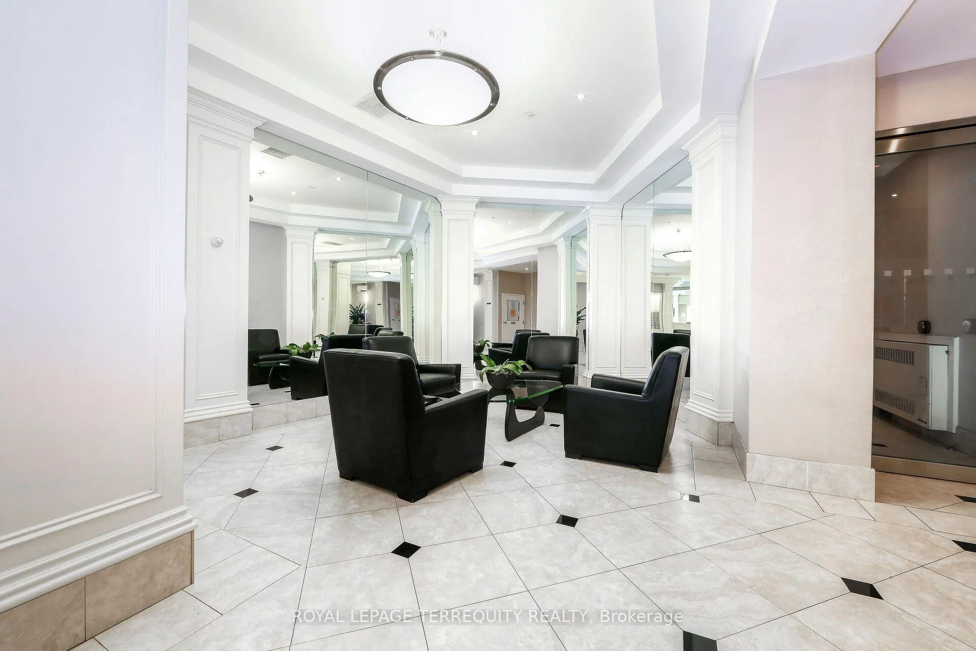 Photo 3 of Unit #1018, 801 King Street W, Toronto, Niagara — HOMEH