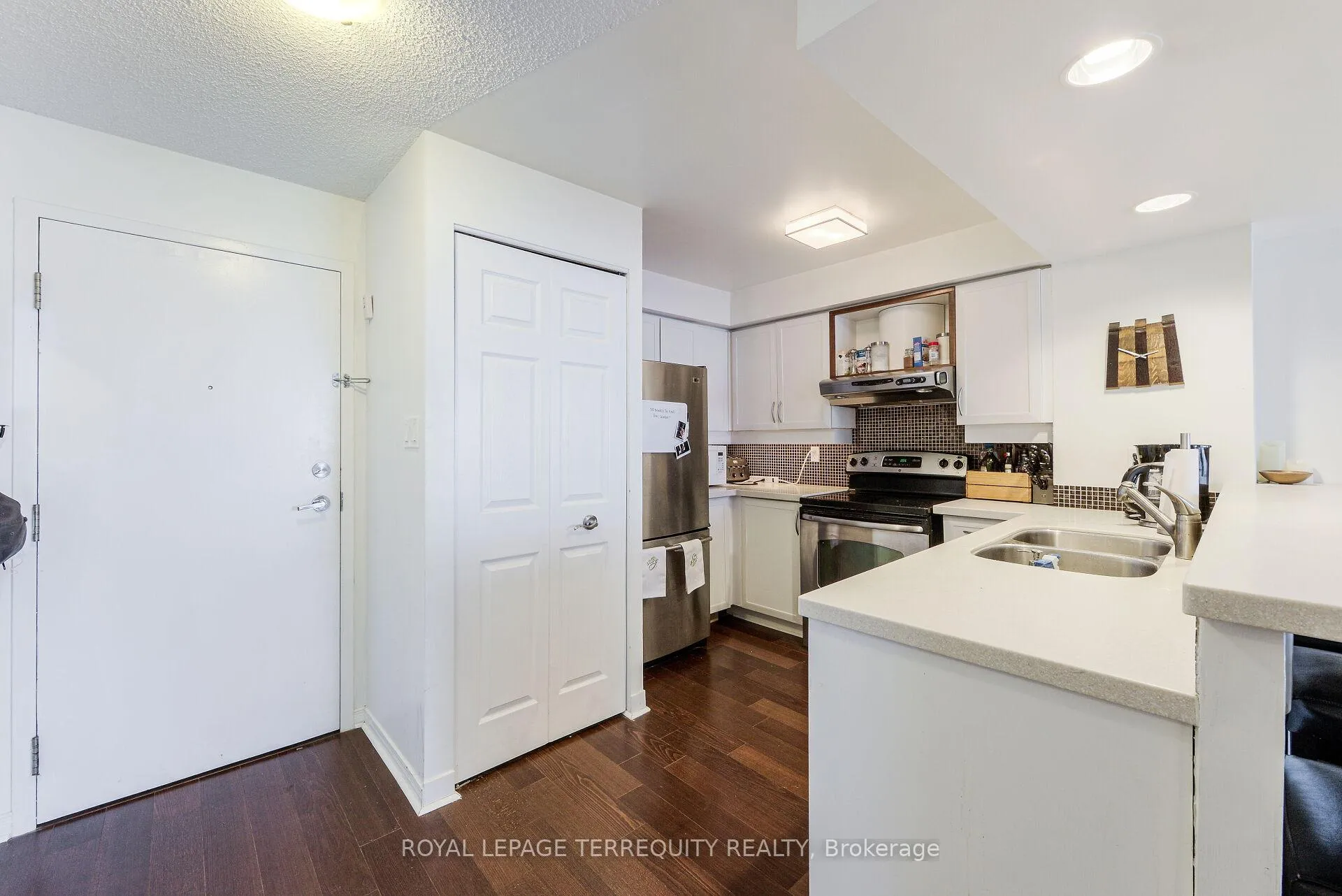 Photo 7 of Unit #1018, 801 King Street W, Toronto, Niagara — HOMEH