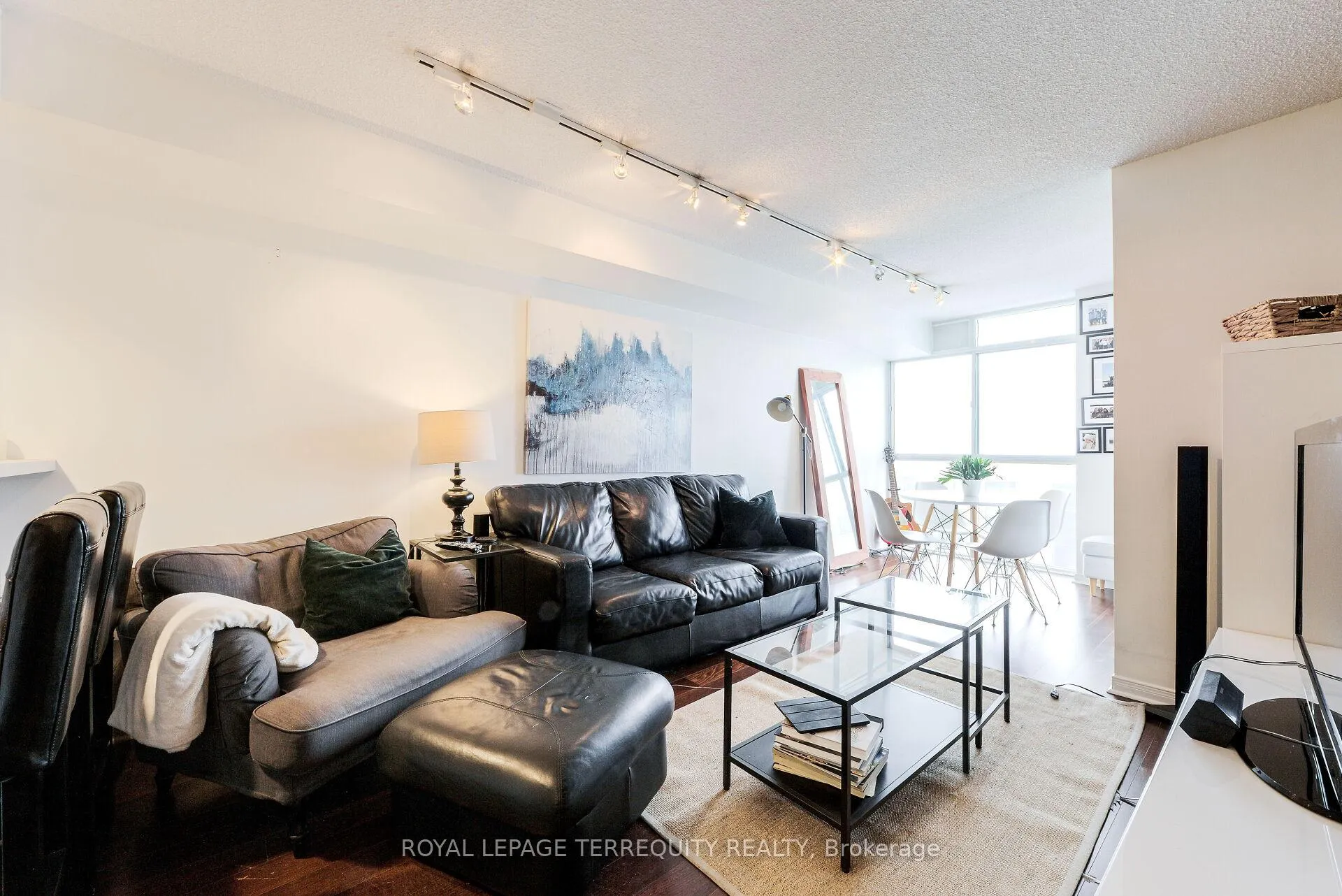 Photo 9 of Unit #1018, 801 King Street W, Toronto, Niagara — HOMEH