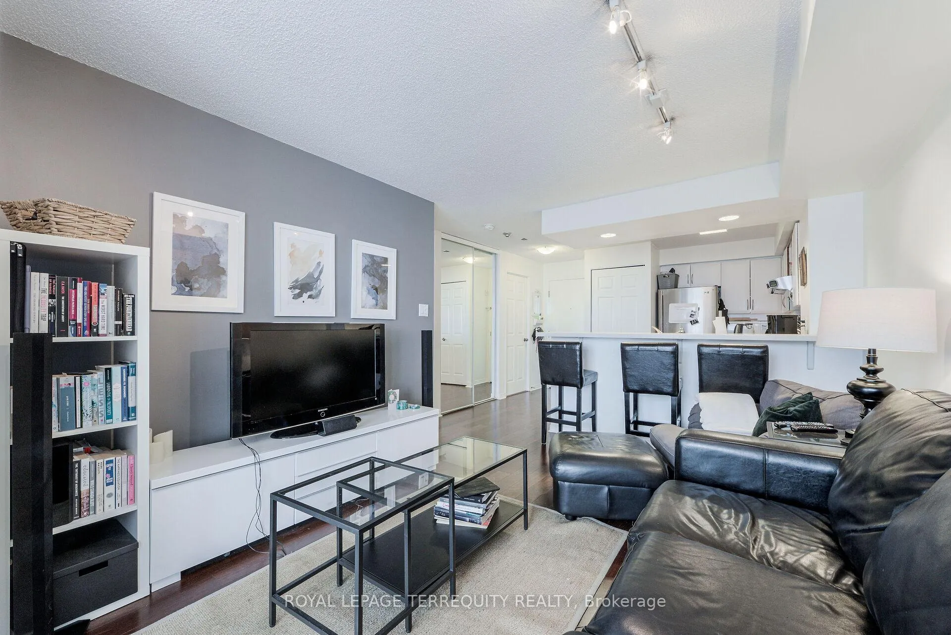 Photo 11 of Unit #1018, 801 King Street W, Toronto, Niagara — HOMEH