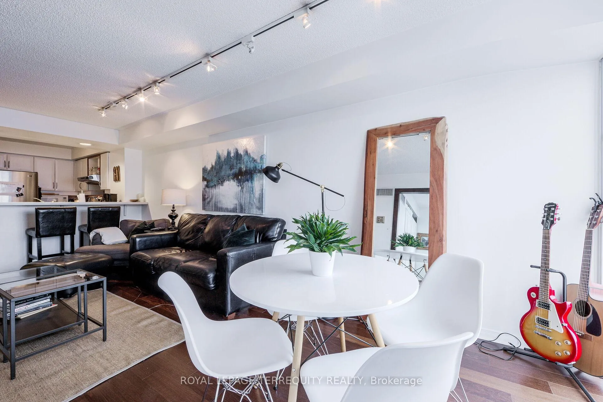 Photo 14 of Unit #1018, 801 King Street W, Toronto, Niagara — HOMEH