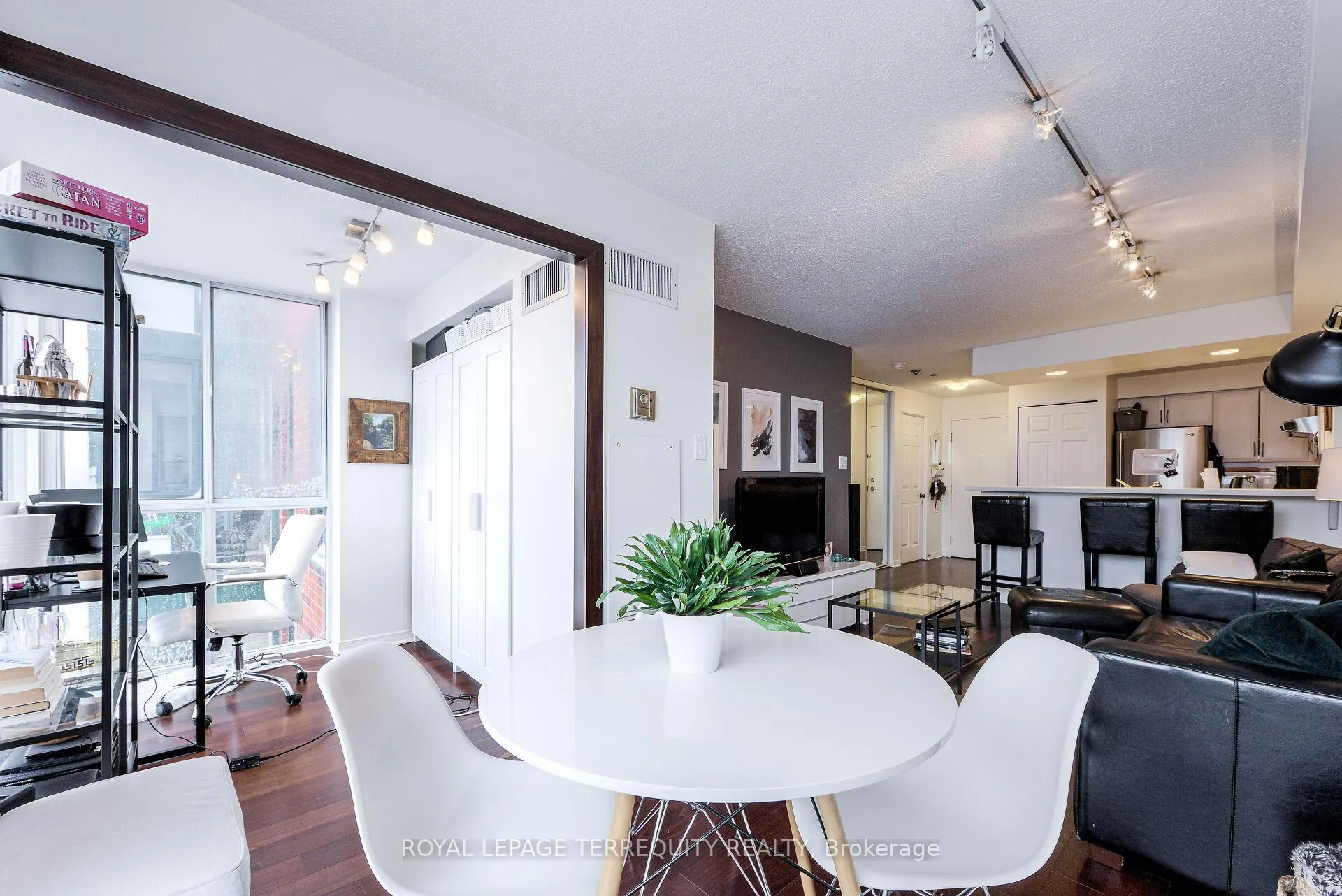 Photo 15 of Unit #1018, 801 King Street W, Toronto, Niagara — HOMEH