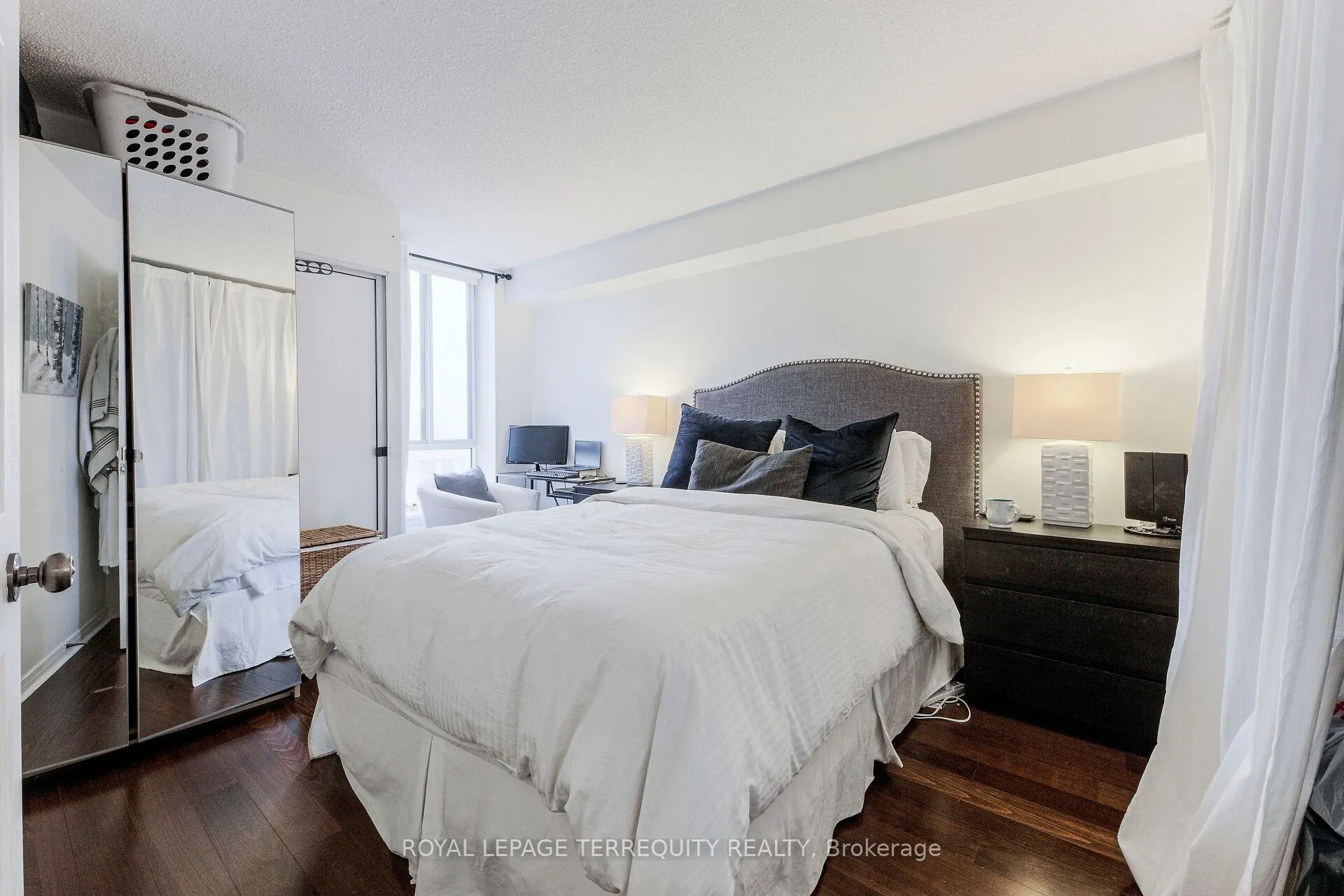 Photo 18 of Unit #1018, 801 King Street W, Toronto, Niagara — HOMEH