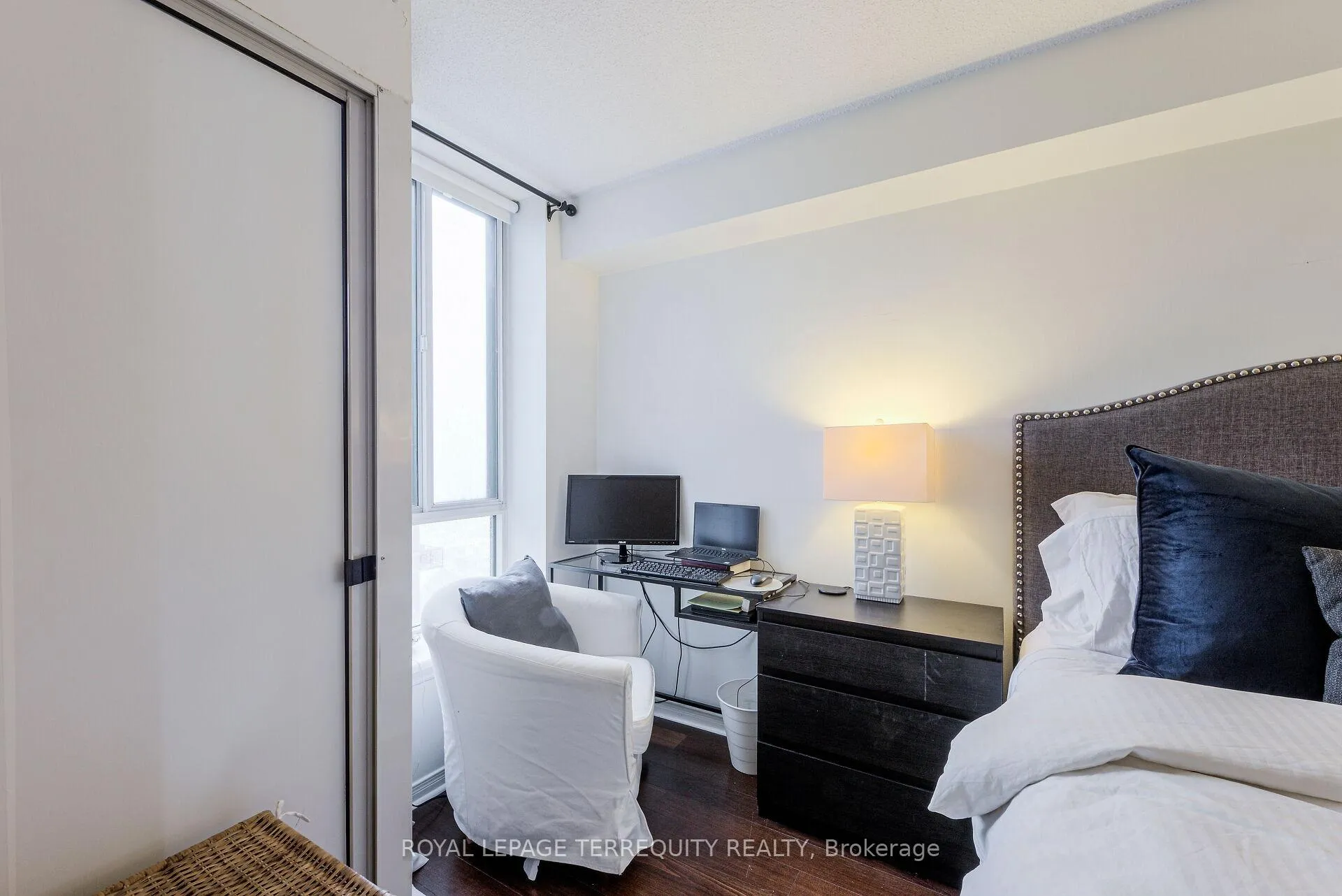 Photo 19 of Unit #1018, 801 King Street W, Toronto, Niagara — HOMEH