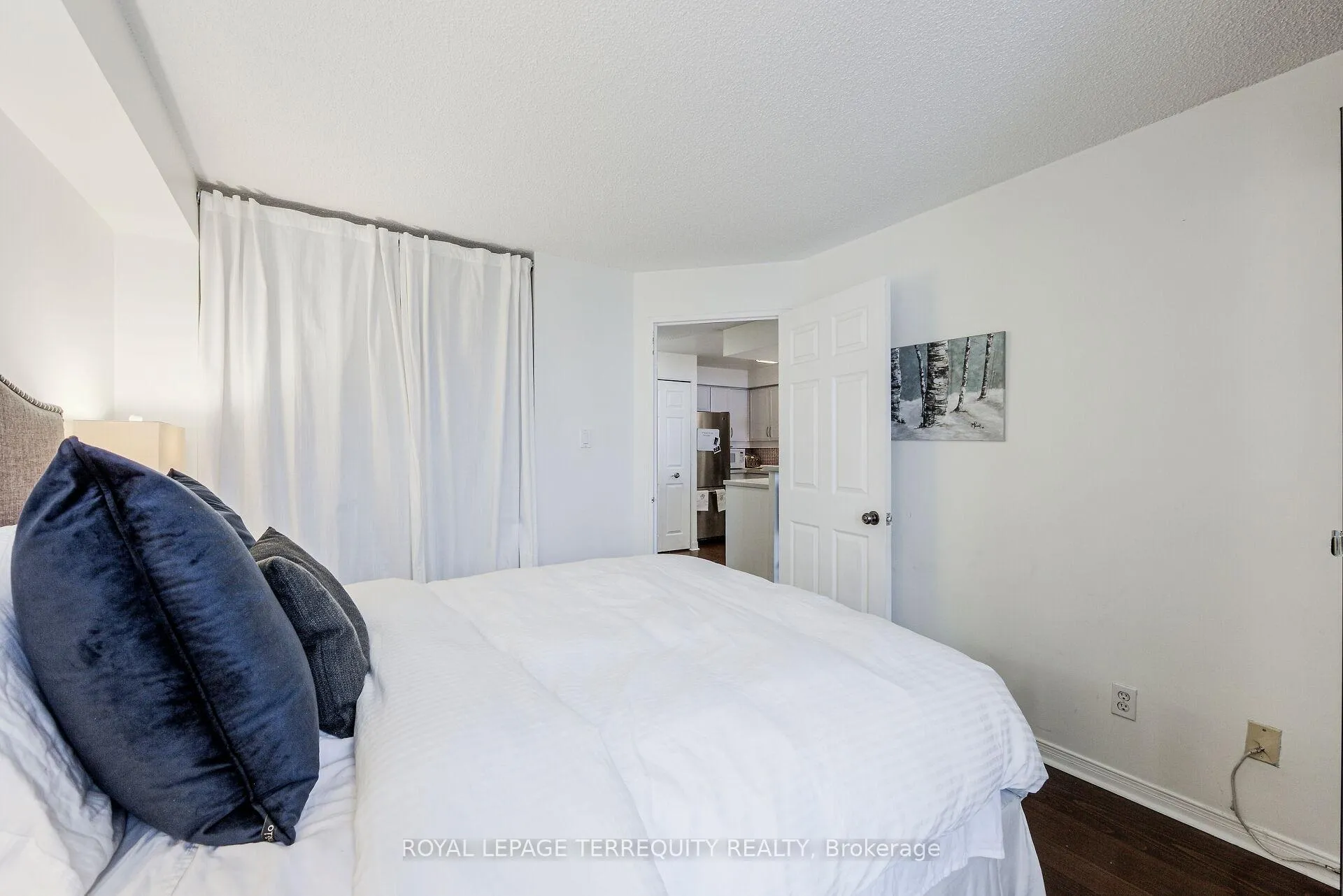 Photo 21 of Unit #1018, 801 King Street W, Toronto, Niagara — HOMEH