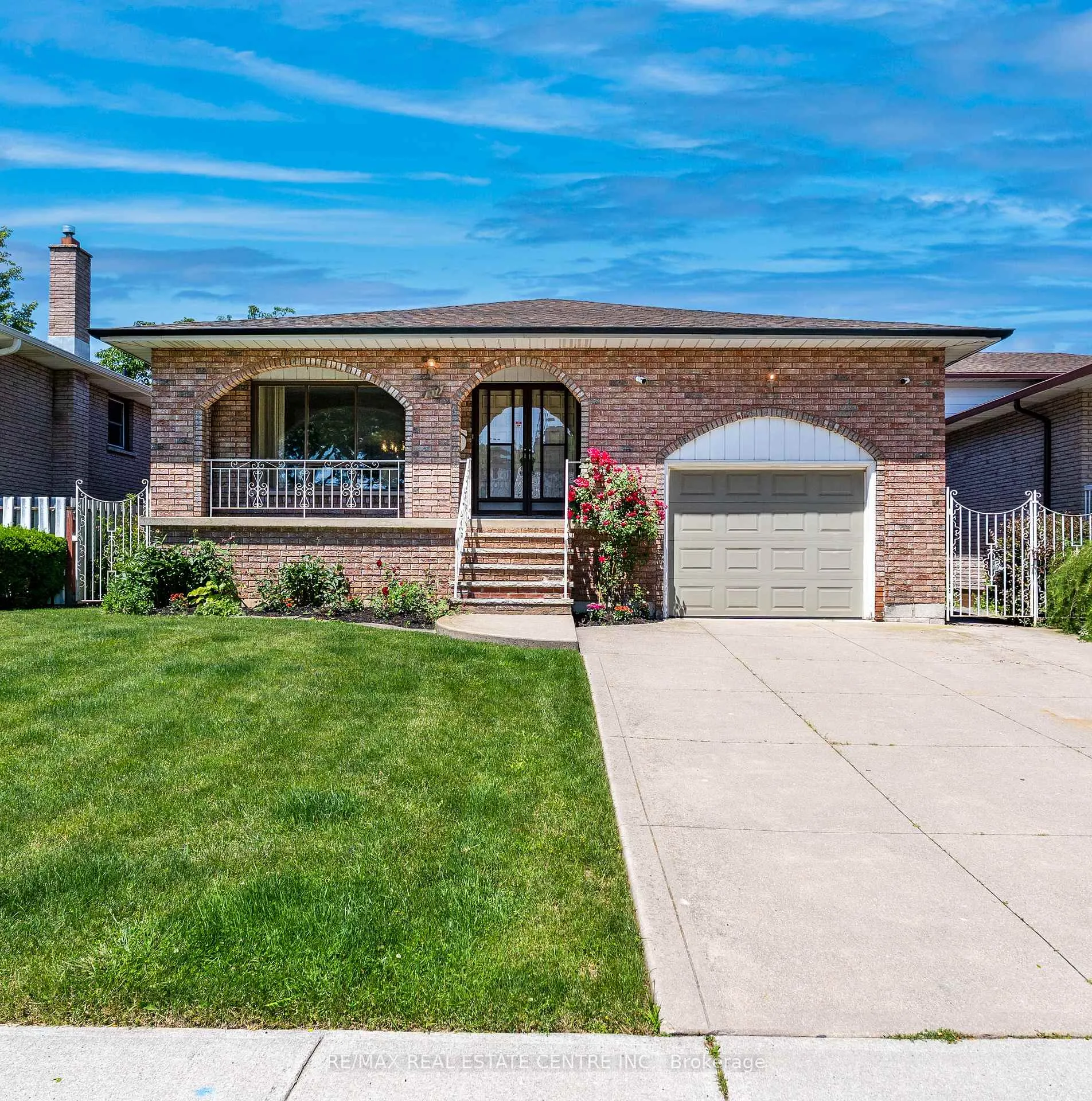 Photo 1 of 102 Markson Crescent, Hamilton, Lisgar — HOMEH