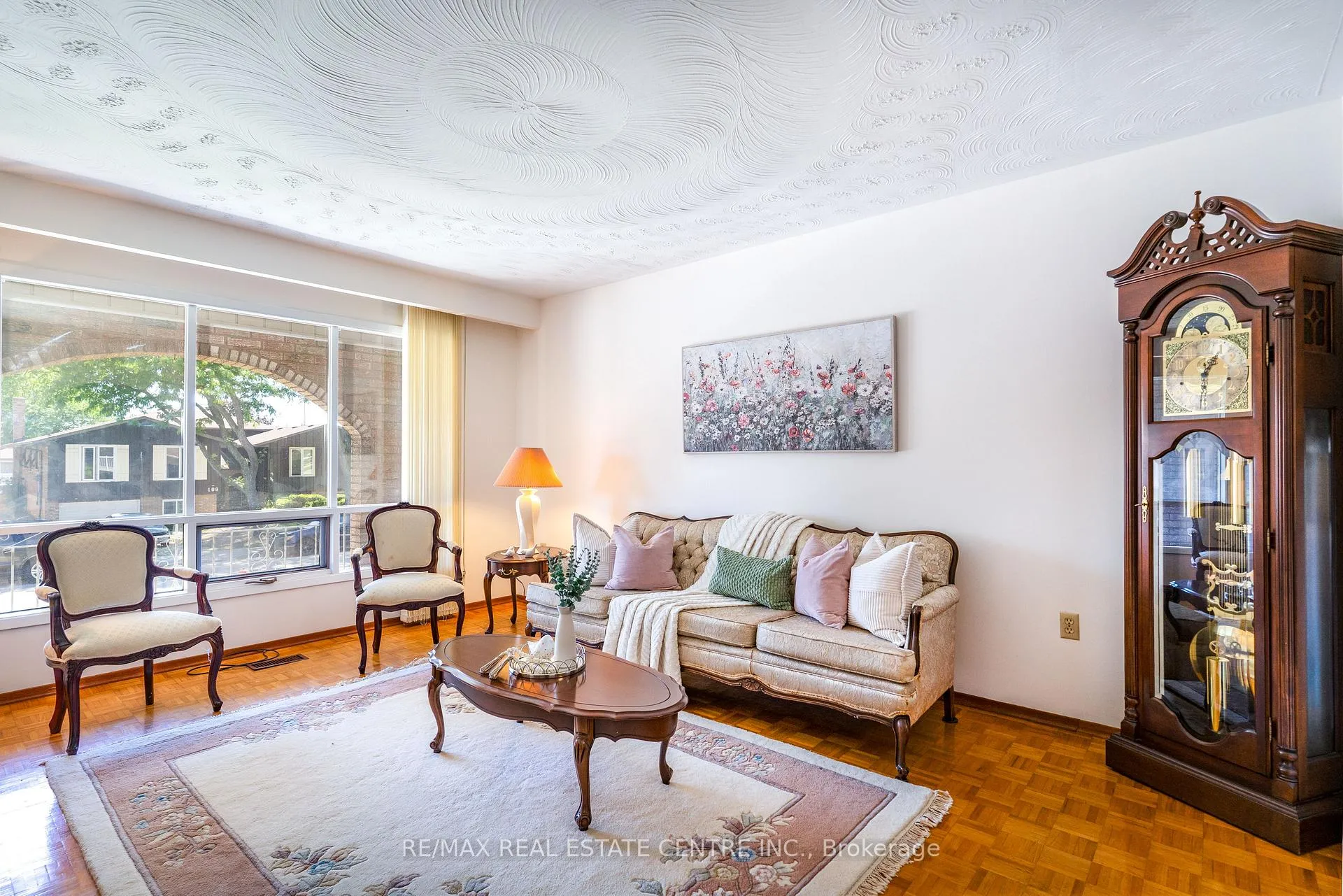 Photo 5 of 102 Markson Crescent, Hamilton, Lisgar — HOMEH