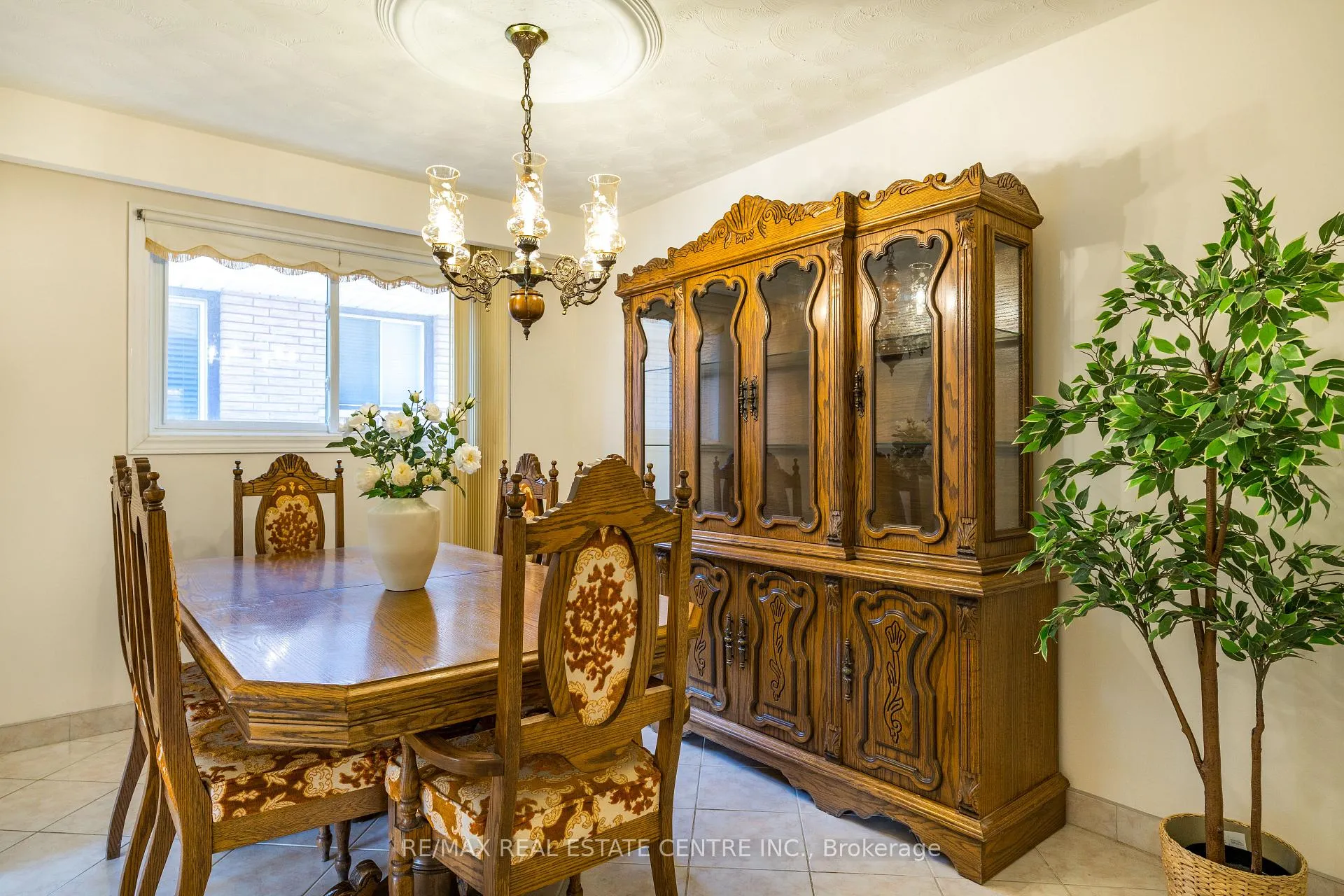 Photo 7 of 102 Markson Crescent, Hamilton, Lisgar — HOMEH