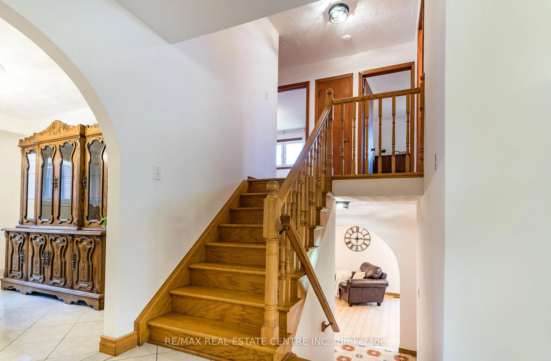 Photo 8 of 102 Markson Crescent, Hamilton, Lisgar — HOMEH