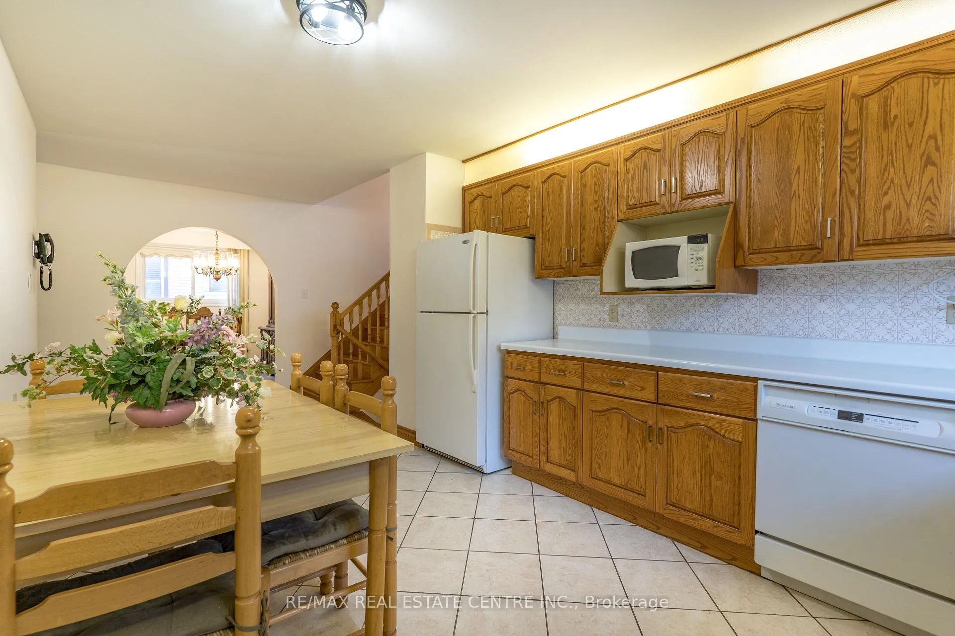Photo 11 of 102 Markson Crescent, Hamilton, Lisgar — HOMEH