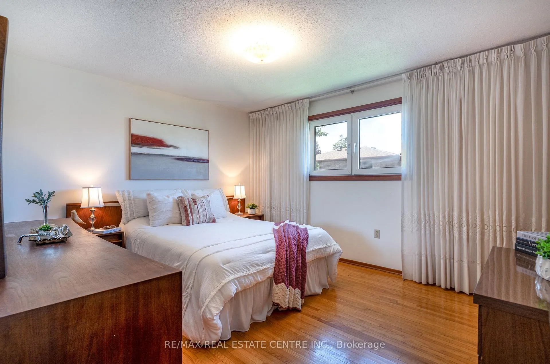 Photo 13 of 102 Markson Crescent, Hamilton, Lisgar — HOMEH