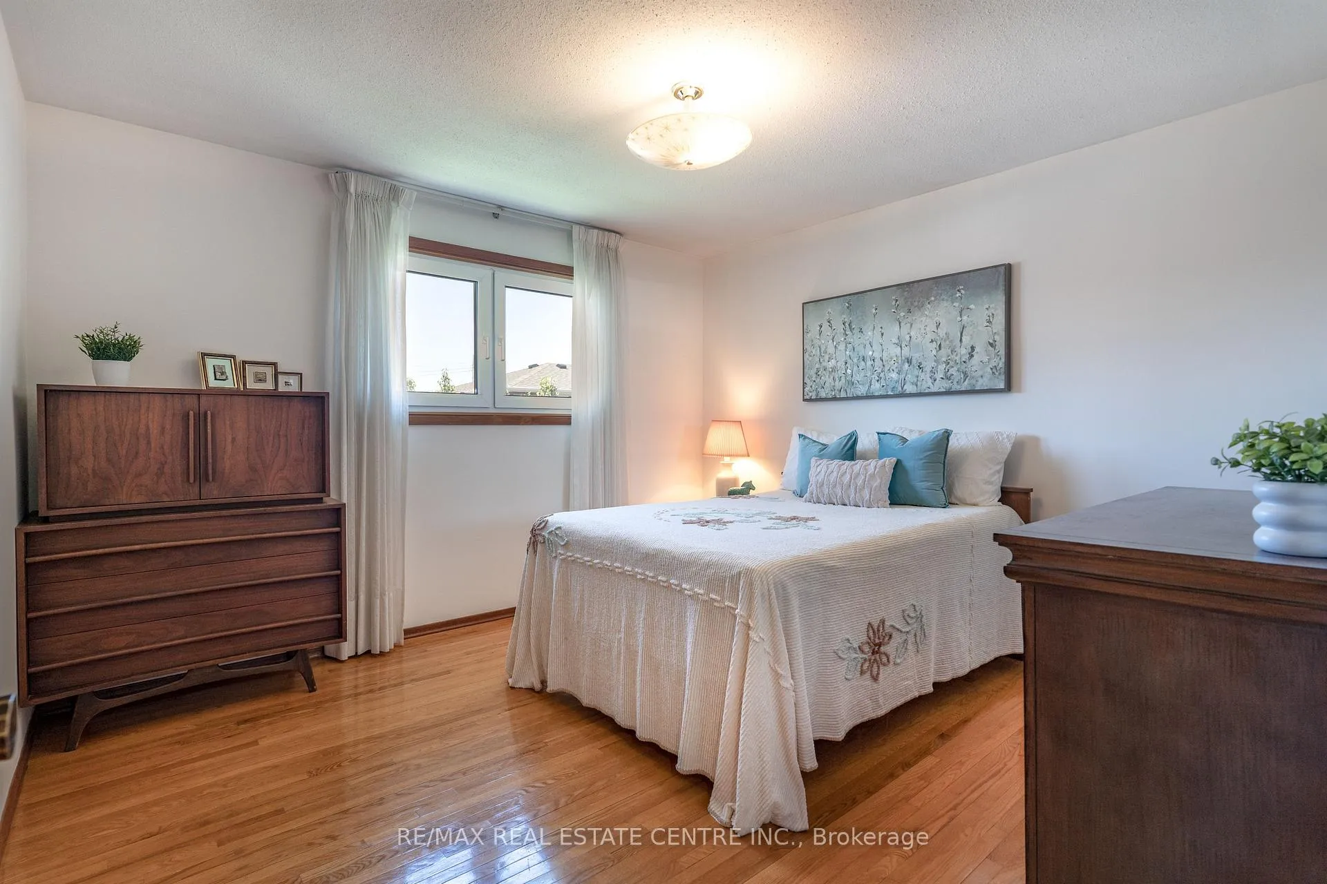Photo 14 of 102 Markson Crescent, Hamilton, Lisgar — HOMEH