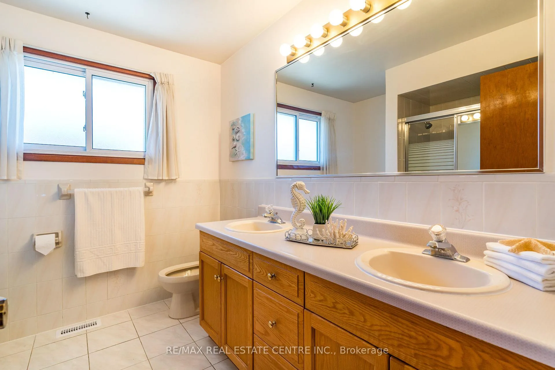 Photo 17 of 102 Markson Crescent, Hamilton, Lisgar — HOMEH