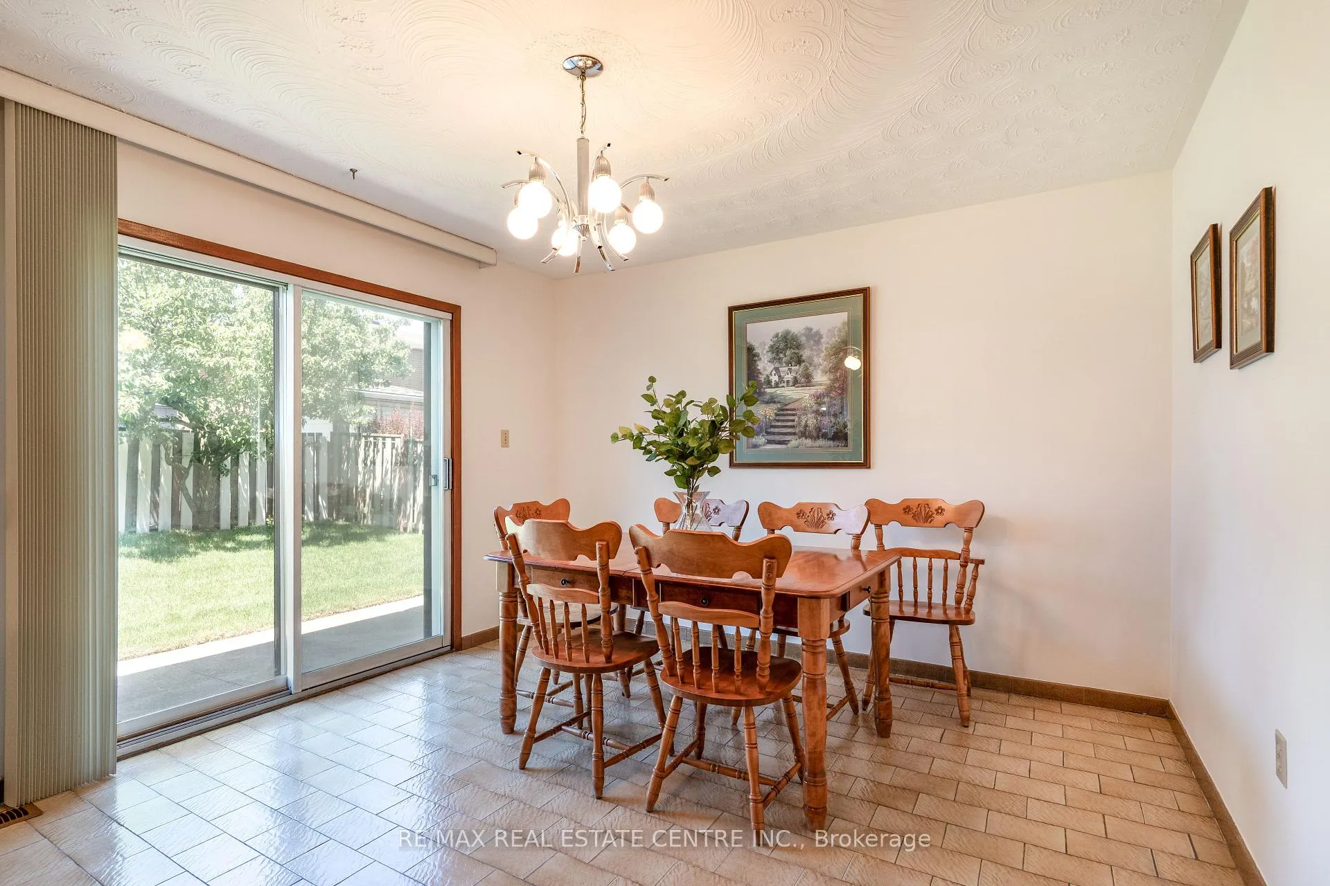Photo 23 of 102 Markson Crescent, Hamilton, Lisgar — HOMEH