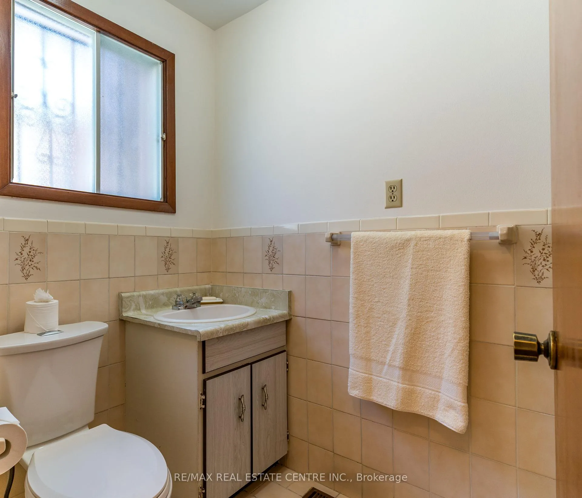Photo 26 of 102 Markson Crescent, Hamilton, Lisgar — HOMEH