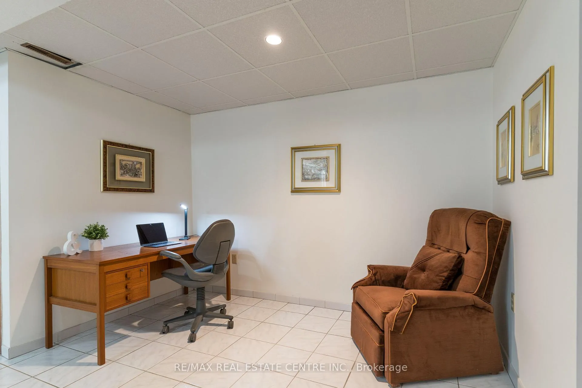 Photo 30 of 102 Markson Crescent, Hamilton, Lisgar — HOMEH