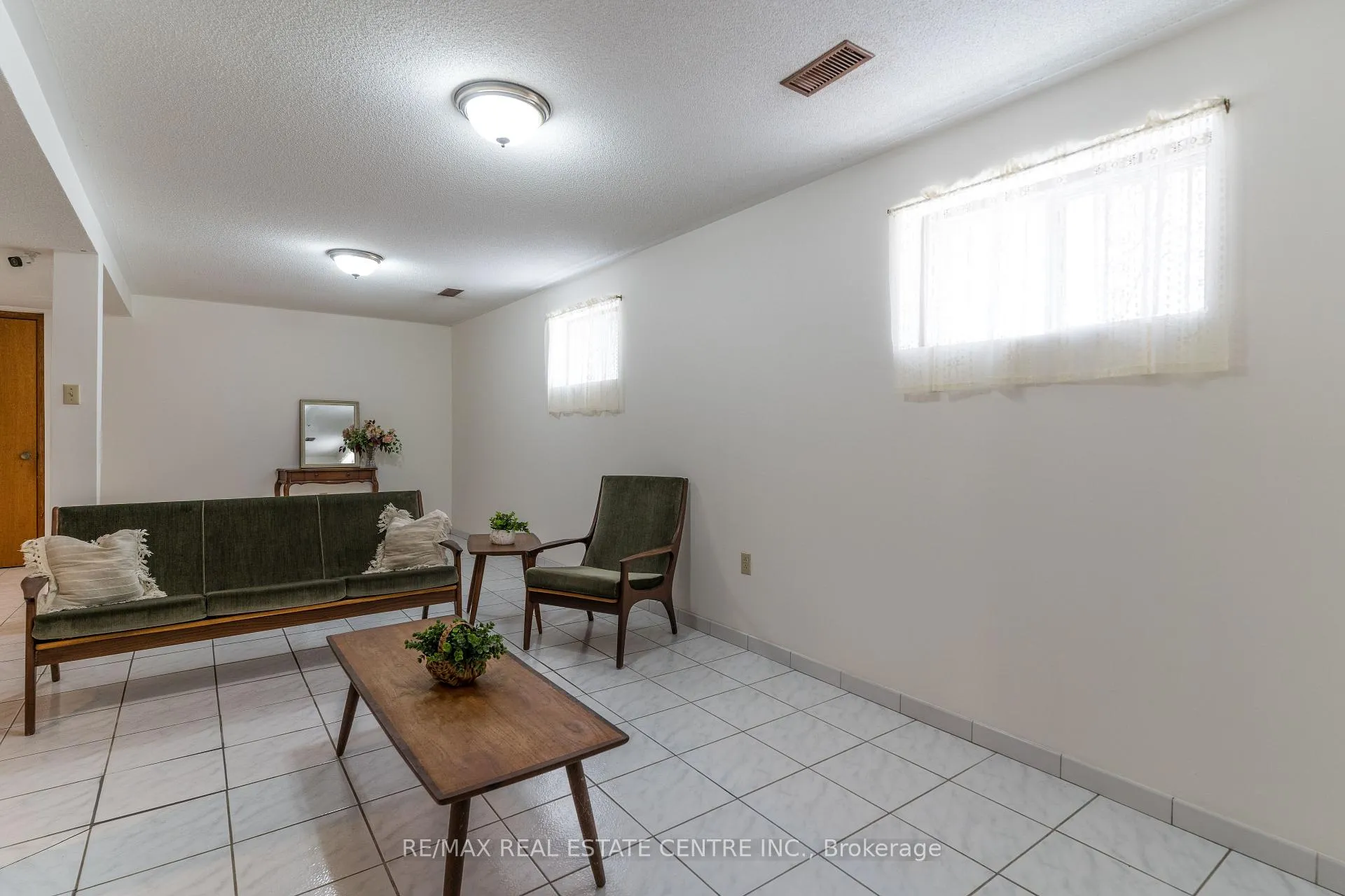 Photo 32 of 102 Markson Crescent, Hamilton, Lisgar — HOMEH