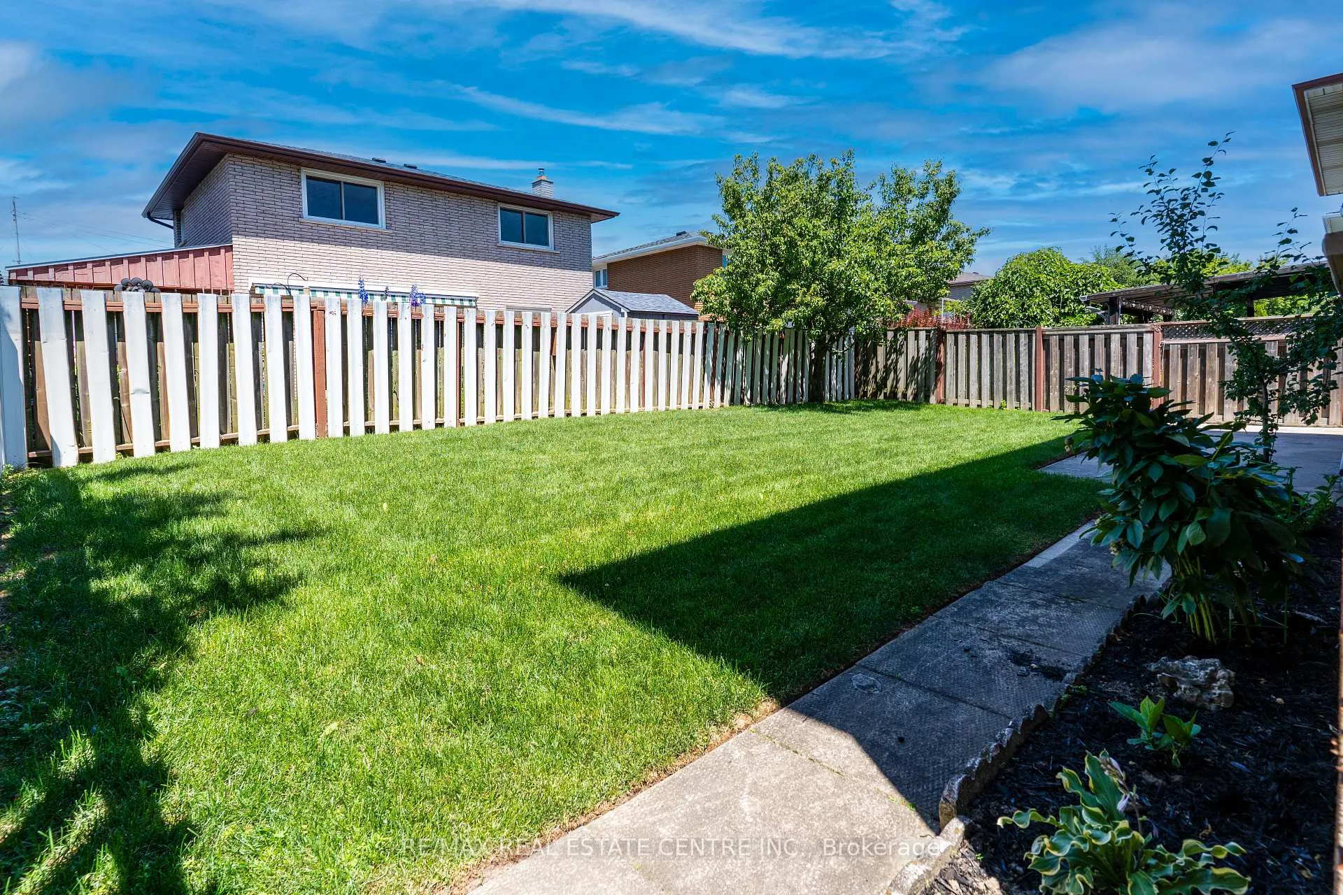 Photo 37 of 102 Markson Crescent, Hamilton, Lisgar — HOMEH