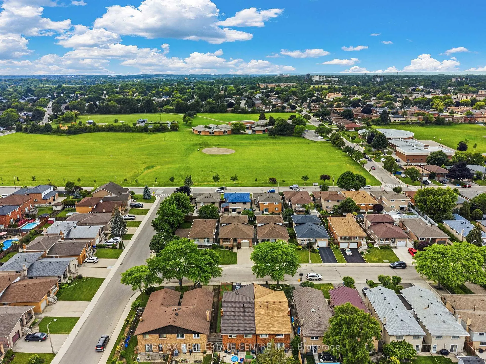 Photo 41 of 102 Markson Crescent, Hamilton, Lisgar — HOMEH