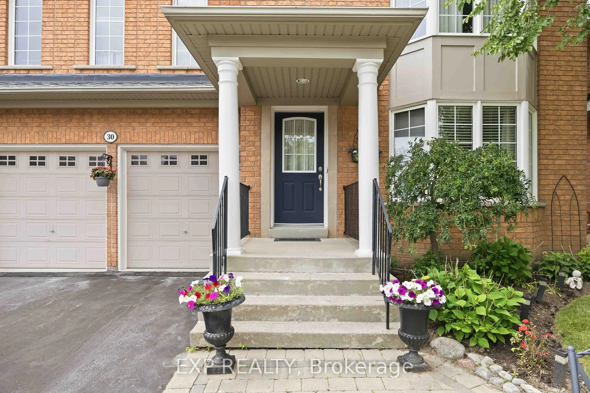 Photo 3 of 30 Rollinghill Road, Richmond Hill, Jefferson — HOMEH