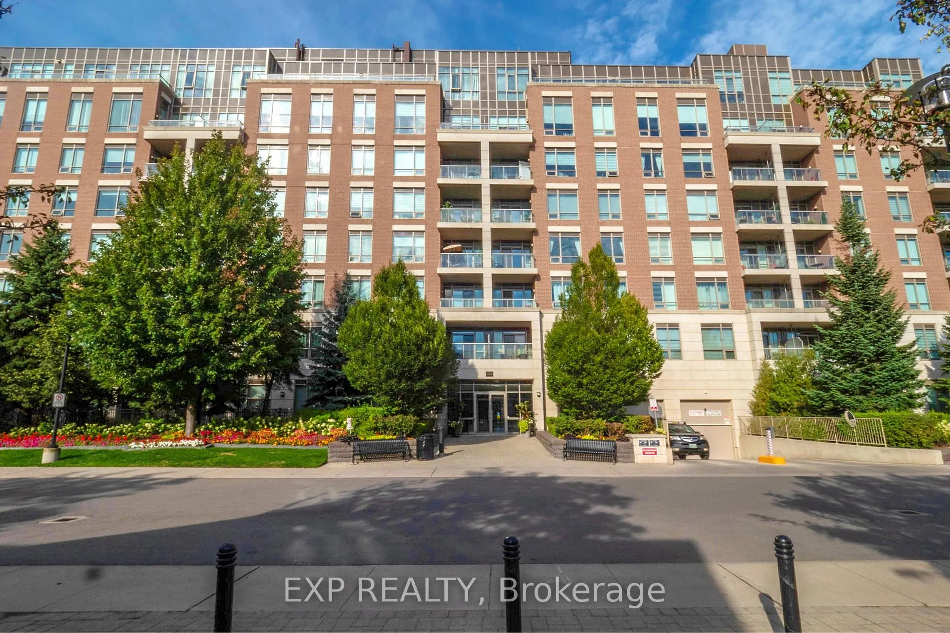 Photo 3 of Unit 201, 2470 Prince Michael Drive, Oakville, Joshua Creek — HOMEH