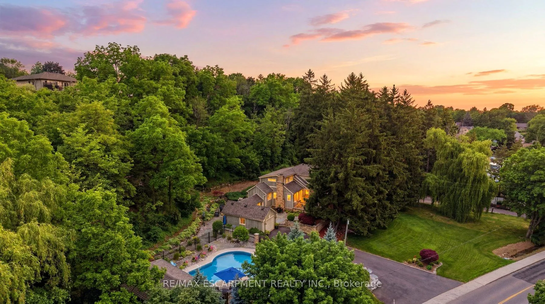 Photo 1 of 44 New Mountain Road, Hamilton, Stoney Creek — HOMEH