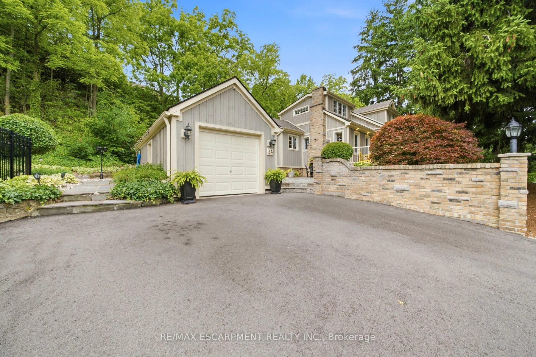 Photo 5 of 44 New Mountain Road, Hamilton, Stoney Creek — HOMEH