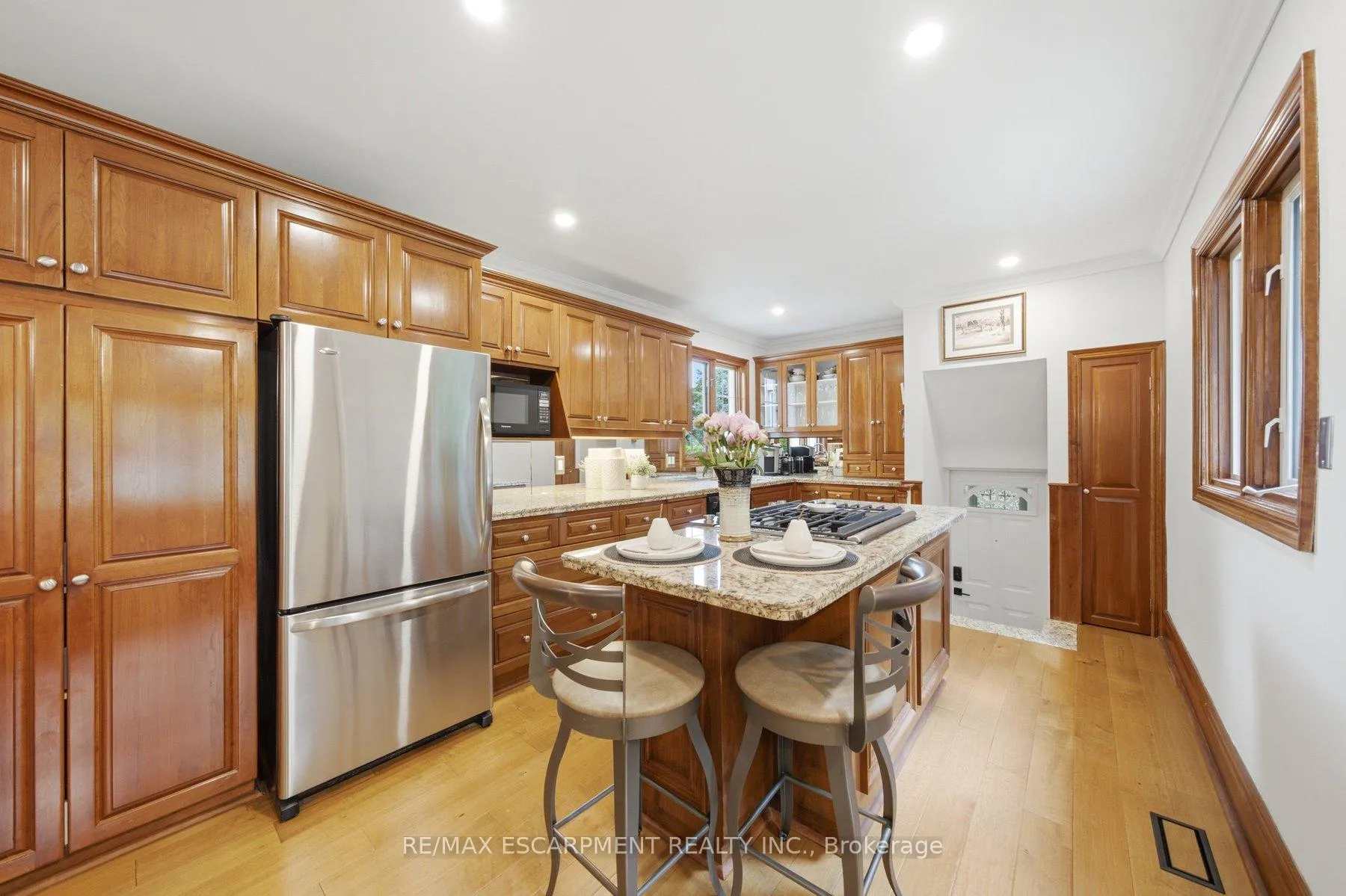 Photo 10 of 44 New Mountain Road, Hamilton, Stoney Creek — HOMEH