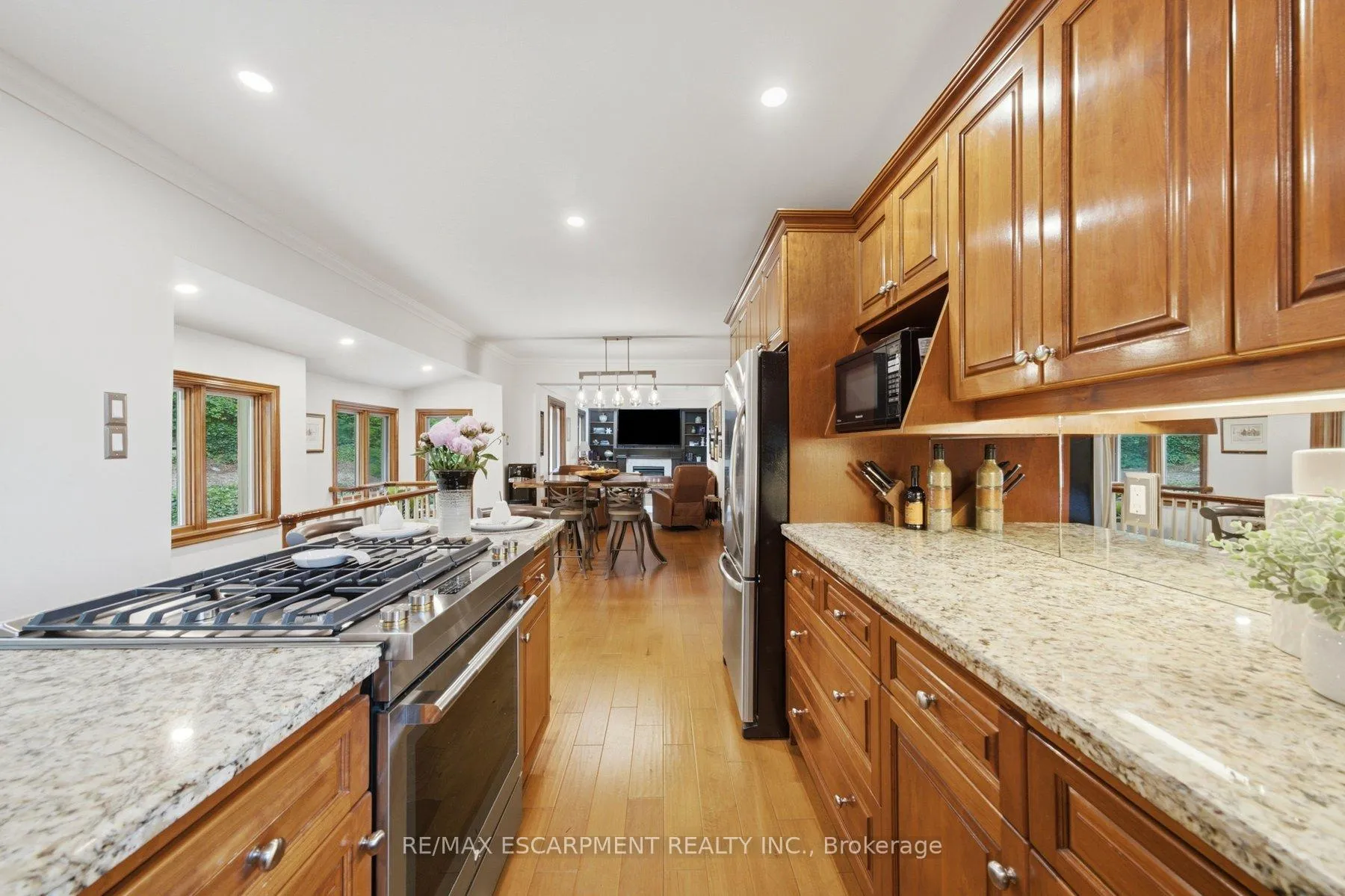 Photo 11 of 44 New Mountain Road, Hamilton, Stoney Creek — HOMEH