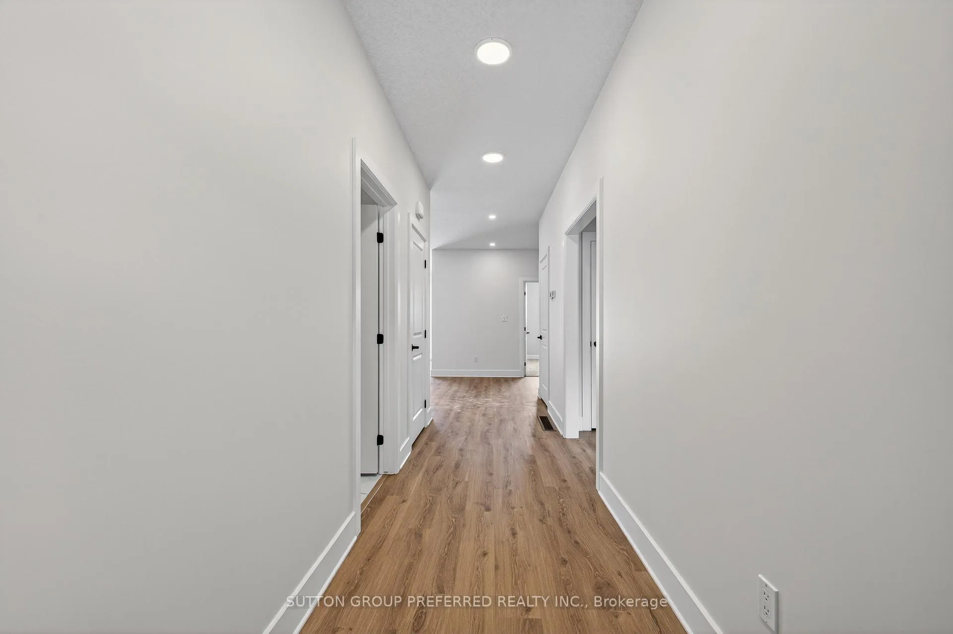 Photo 3 of 45 Ayrshire Avenue, St. Thomas — HOMEH