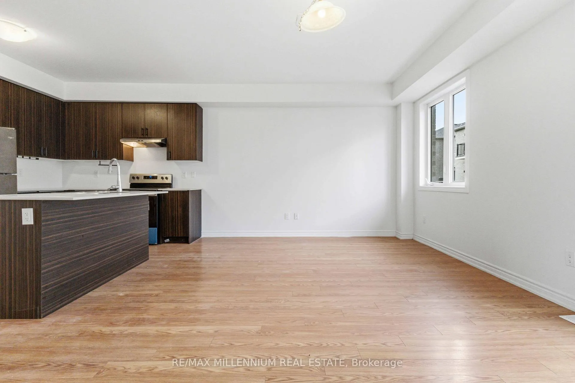 Photo 10 of 775 Chinook Path, Oshawa, Donevan — HOMEH