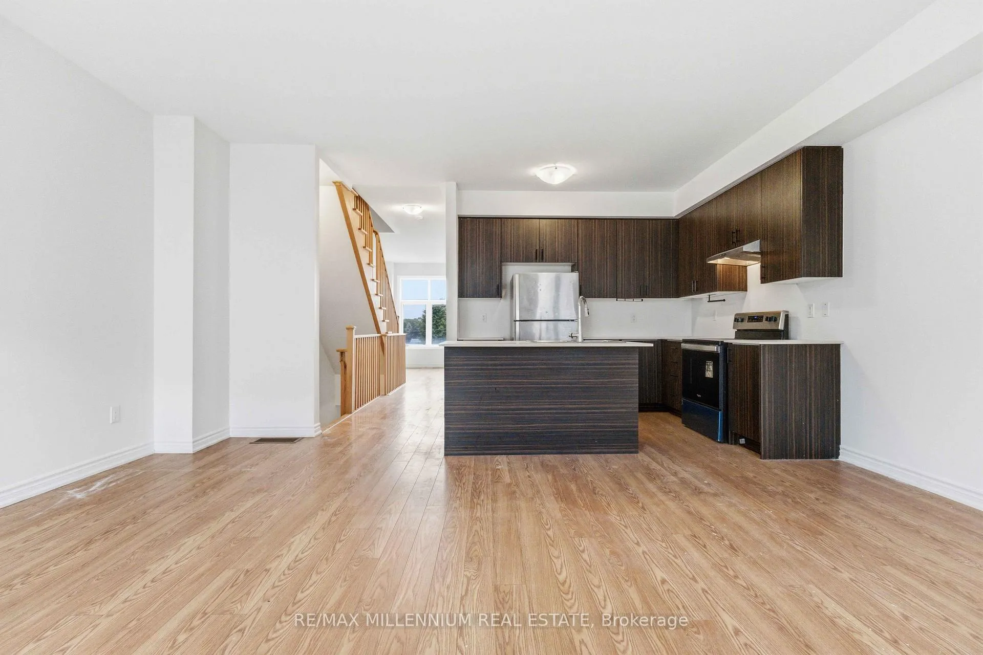 Photo 11 of 775 Chinook Path, Oshawa, Donevan — HOMEH