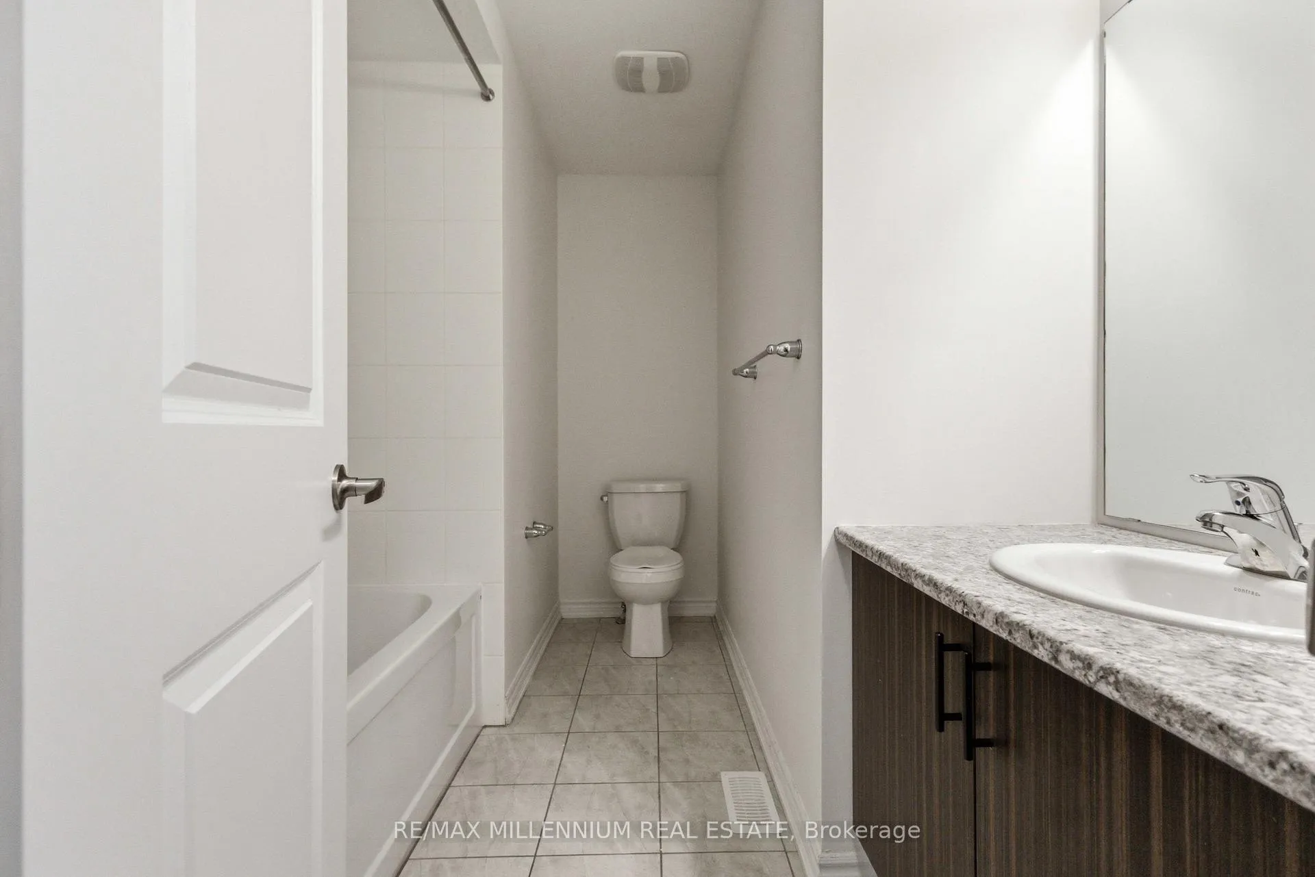 Photo 29 of 775 Chinook Path, Oshawa, Donevan — HOMEH