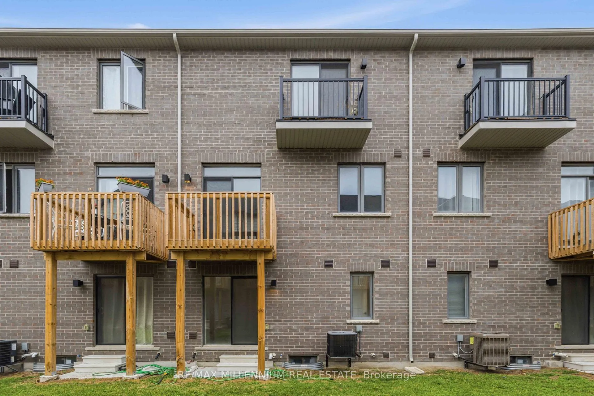 Photo 35 of 775 Chinook Path, Oshawa, Donevan — HOMEH