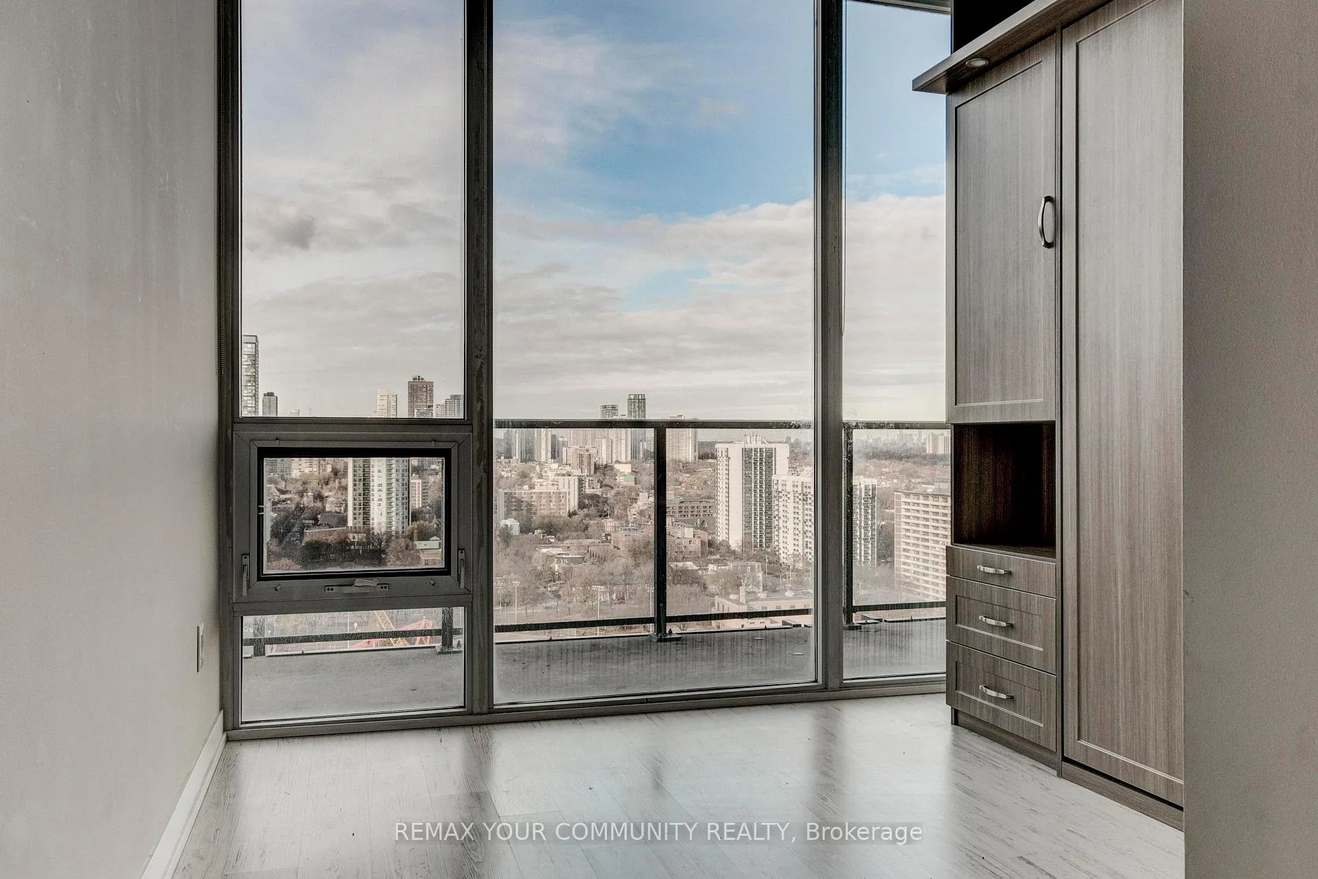 Photo 7 of Unit Ph8, 105 George Street, Toronto, Moss Park — HOMEH