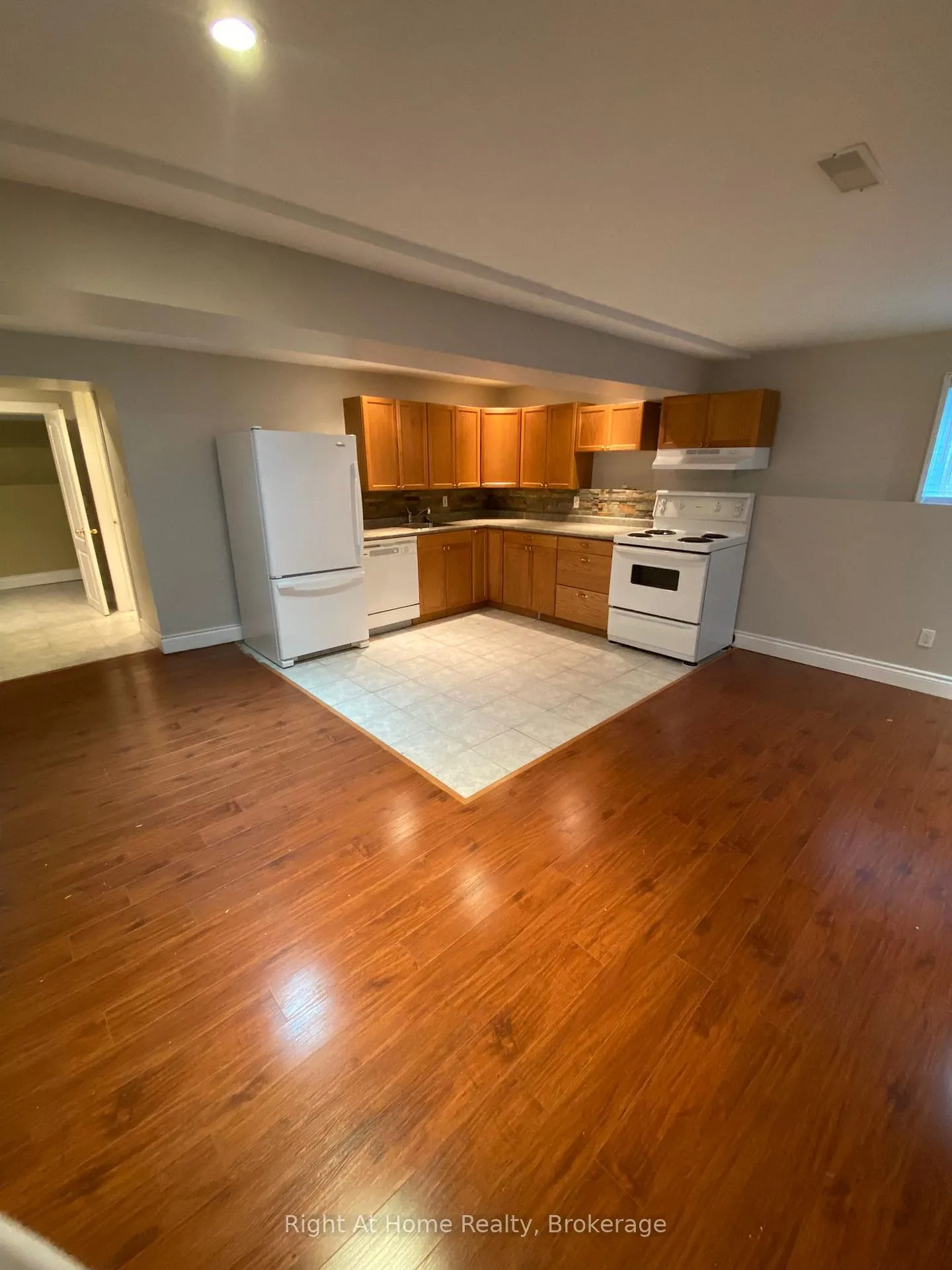 Photo 1 of Unit B, 40 Prospect Street, Clarington, Bowmanville — HOMEH