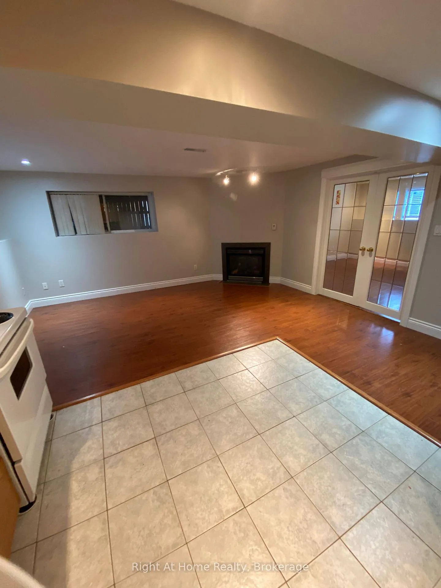 Photo 2 of Unit B, 40 Prospect Street, Clarington, Bowmanville — HOMEH