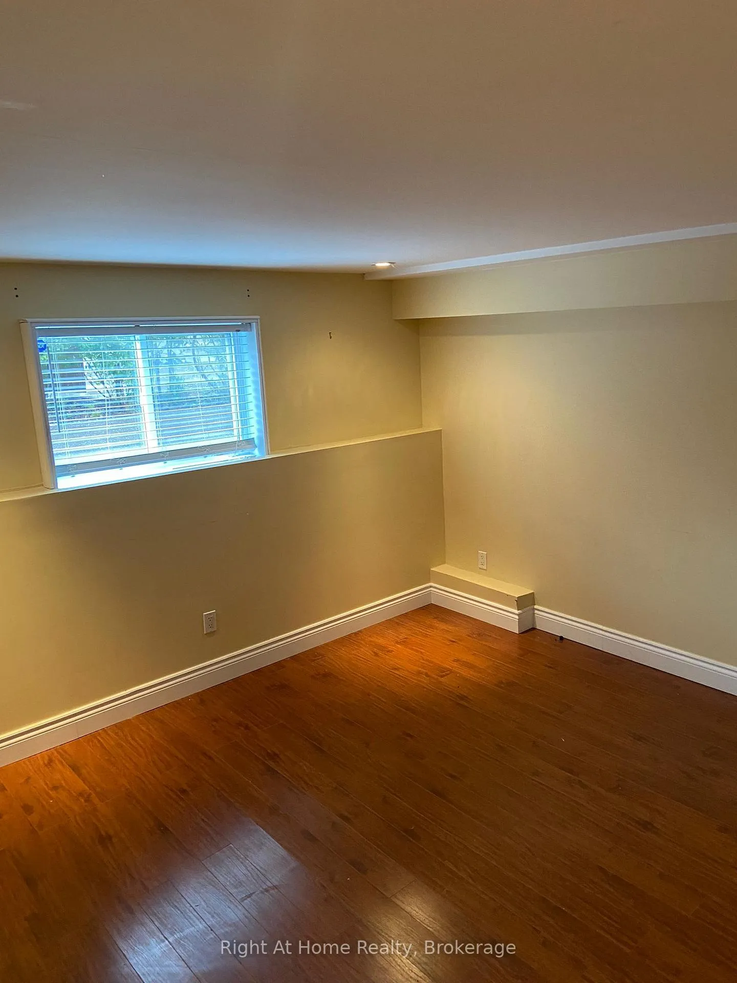 Photo 4 of Unit B, 40 Prospect Street, Clarington, Bowmanville — HOMEH