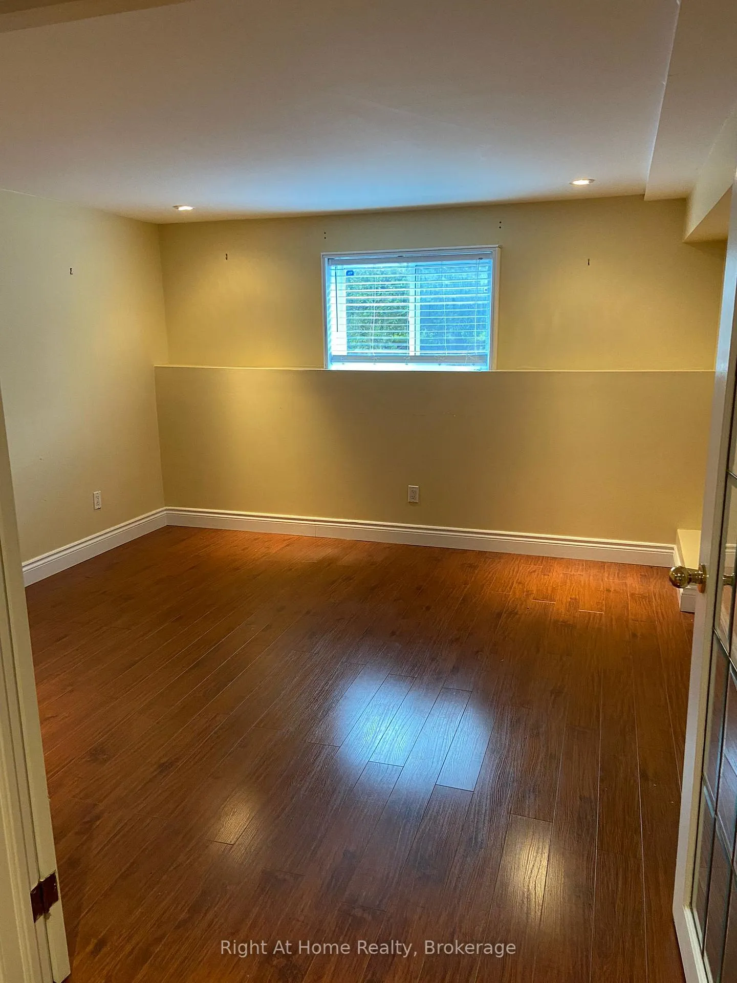 Photo 5 of Unit B, 40 Prospect Street, Clarington, Bowmanville — HOMEH