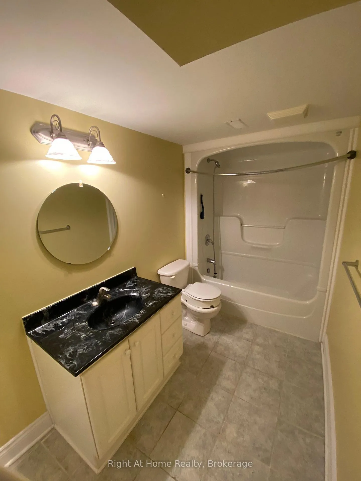 Photo 12 of Unit B, 40 Prospect Street, Clarington, Bowmanville — HOMEH