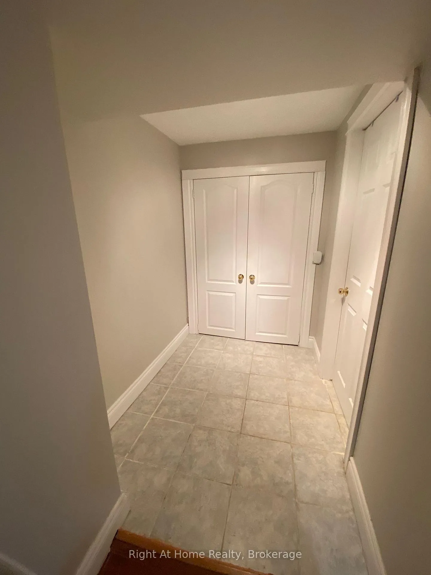 Photo 7 of Unit B, 40 Prospect Street, Clarington, Bowmanville — HOMEH