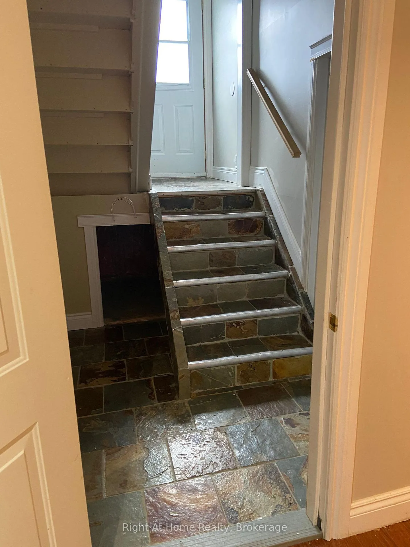 Photo 15 of Unit B, 40 Prospect Street, Clarington, Bowmanville — HOMEH