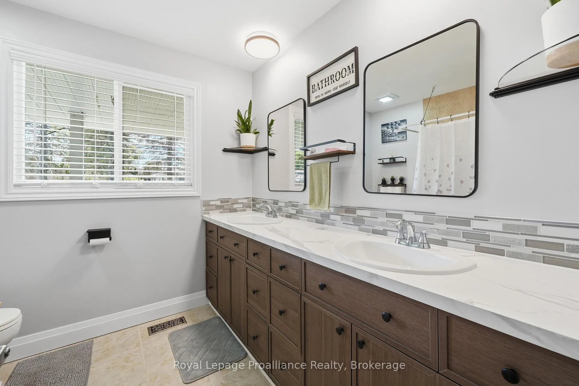 Photo 19 of 45 Nelson Street, Quinte West, Sidney Ward — HOMEH