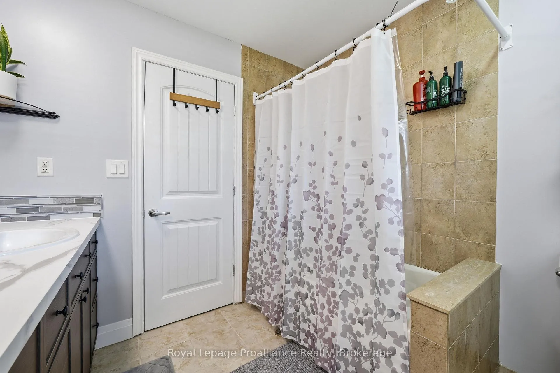 Photo 21 of 45 Nelson Street, Quinte West, Sidney Ward — HOMEH