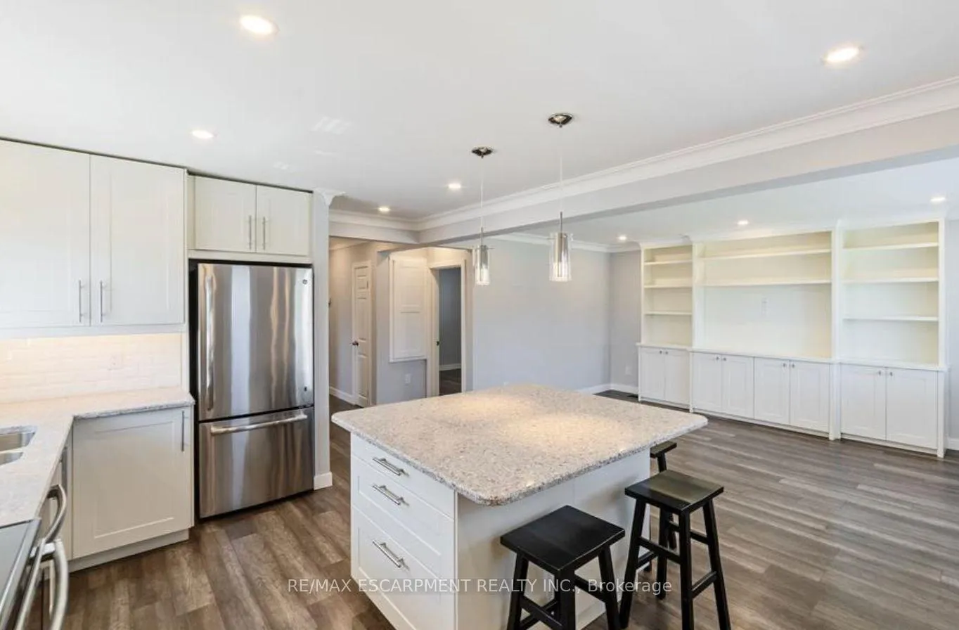 Photo 3 of Unit Upper Unit, 1266 Royal Drive W, Burlington, Mountainside — HOMEH