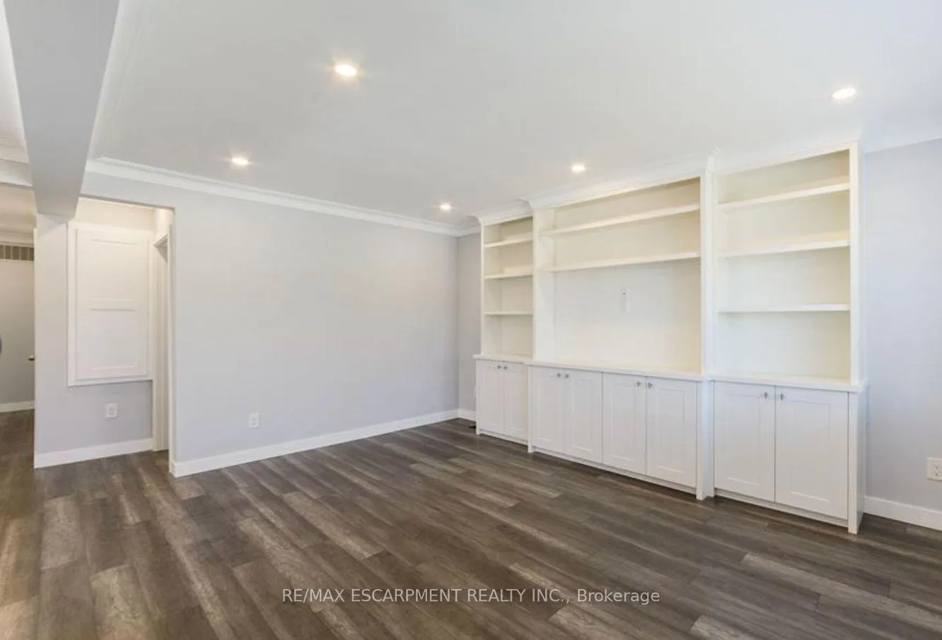 Photo 5 of Unit Upper Unit, 1266 Royal Drive W, Burlington, Mountainside — HOMEH