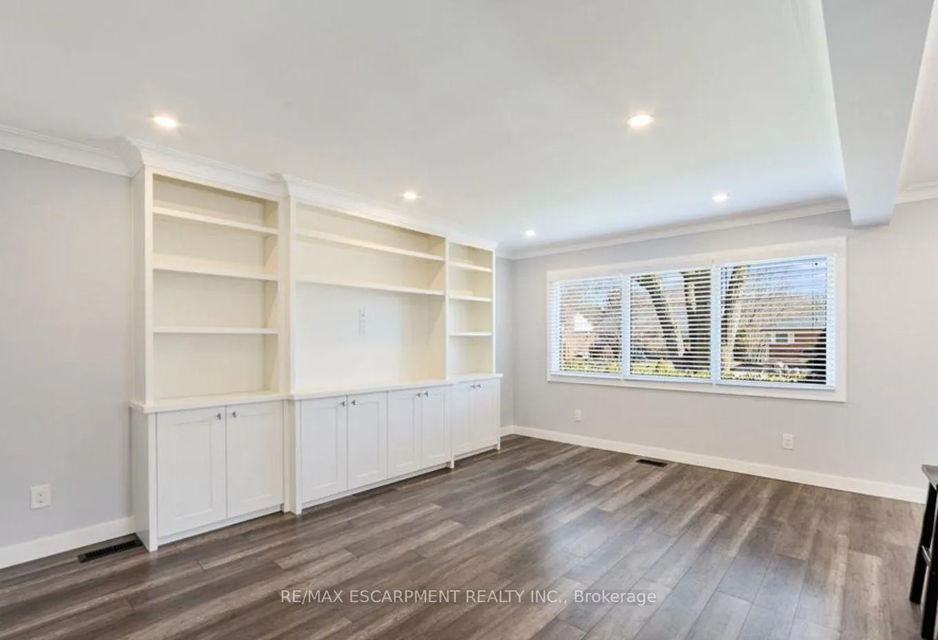 Photo 6 of Unit Upper Unit, 1266 Royal Drive W, Burlington, Mountainside — HOMEH